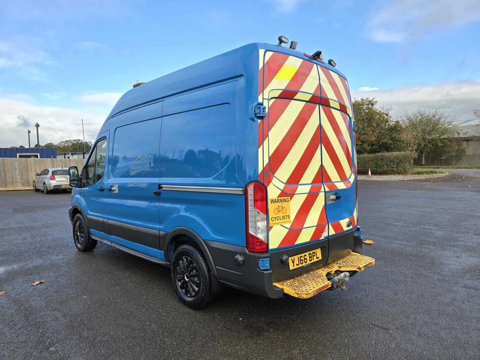 Ford Transit 2.0 350 EcoBlue Panel Van 5dr Diesel Manual RWD L2 H3 Euro 6 (170 ps)