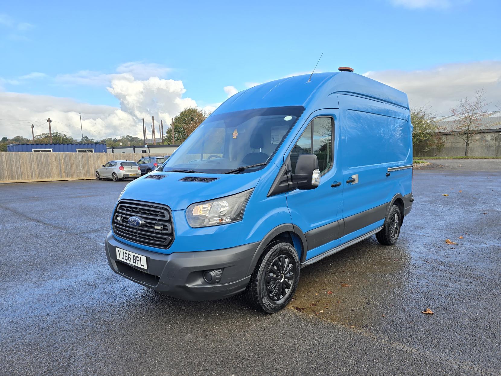 Ford Transit 2.0 350 EcoBlue Panel Van 5dr Diesel Manual RWD L2 H3 Euro 6 (170 ps)