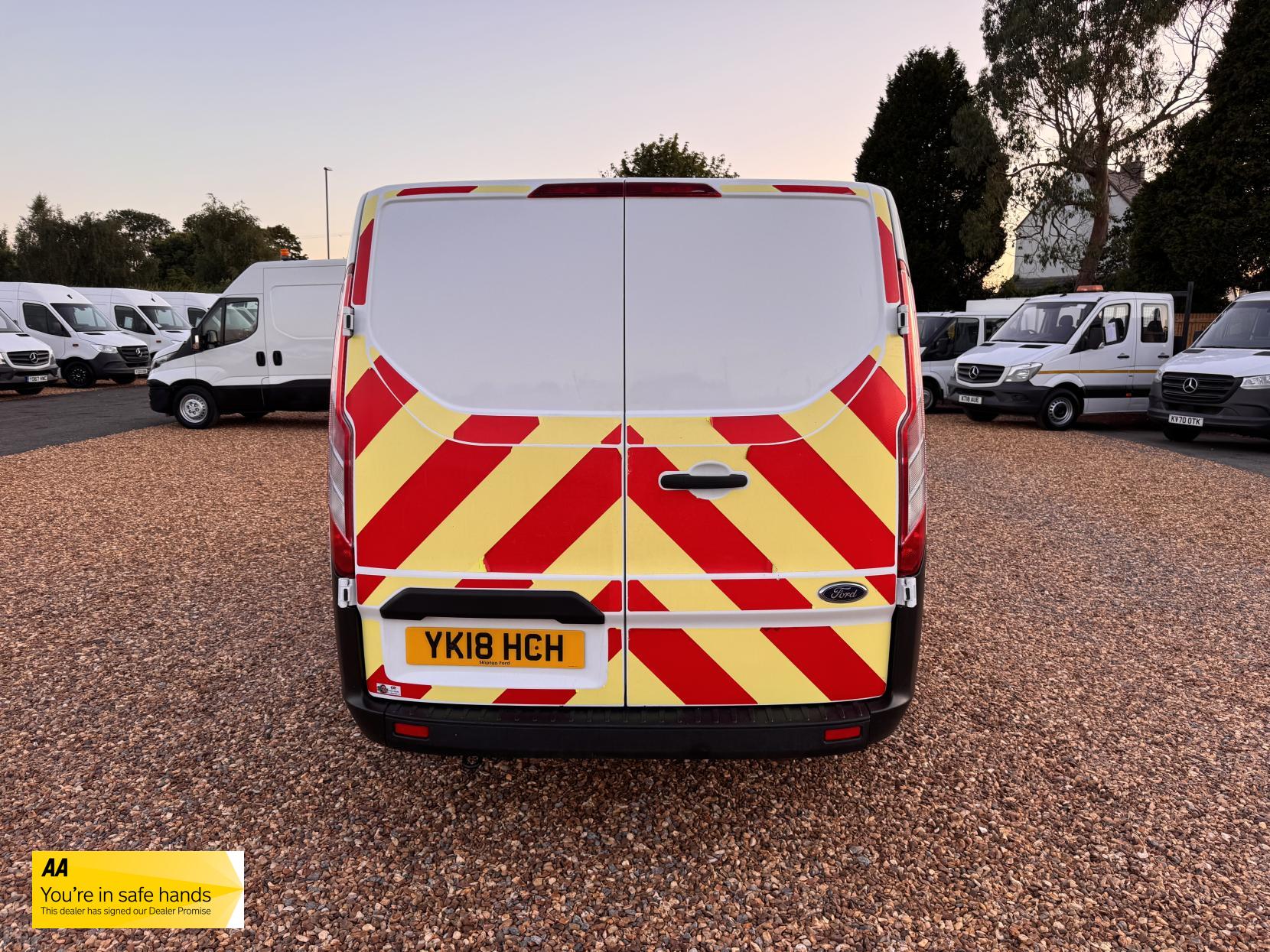 Ford Transit Custom 2.0 280 EcoBlue Crew Van Double Cab 5dr Diesel Manual L1 H1 Euro 6 (5 Seat) (105 ps)