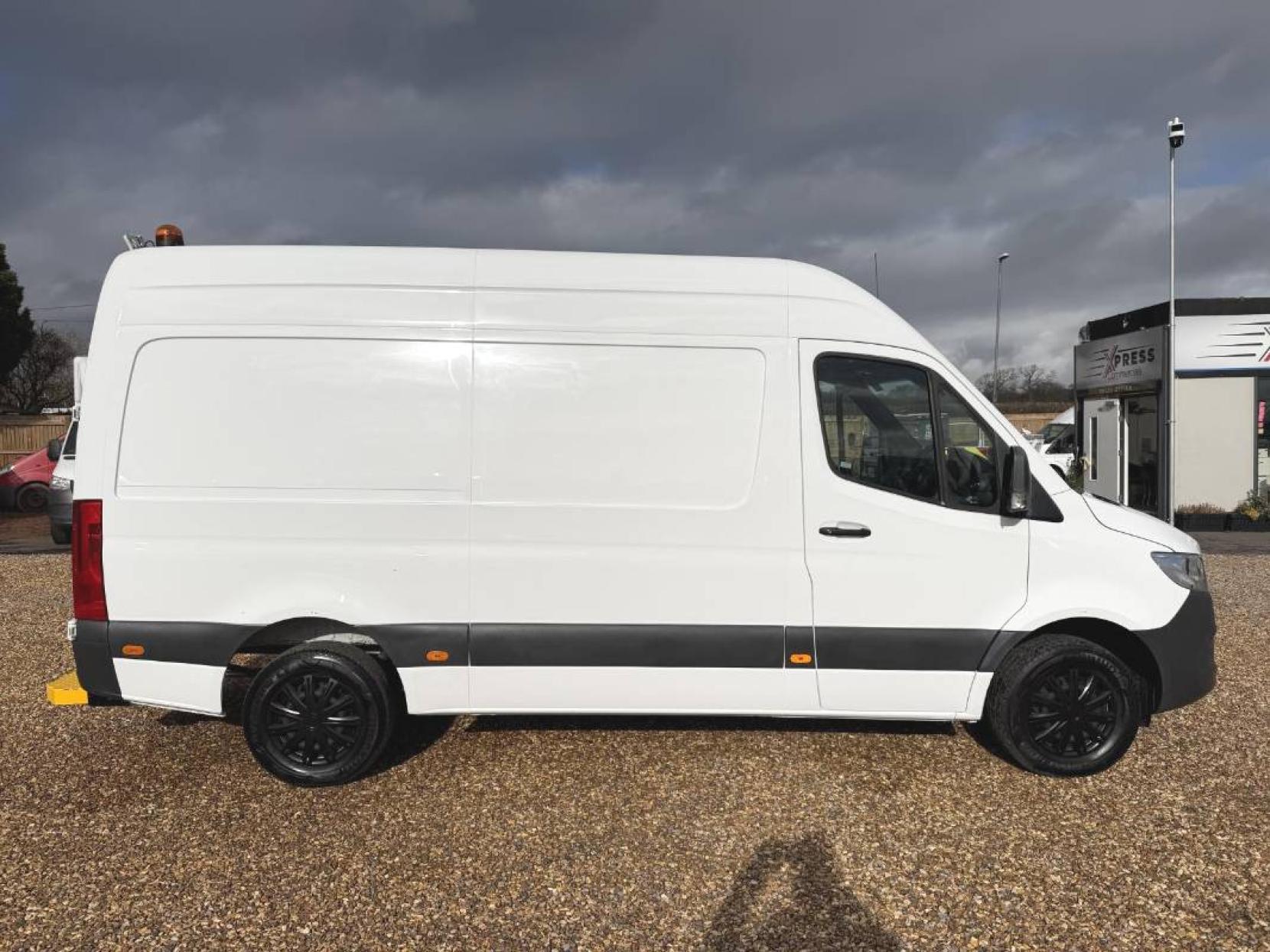 Mercedes-Benz Sprinter 2.1 316 CDI Panel Van 5dr Diesel Manual RWD L2 H2 Euro 6 (163 ps)
