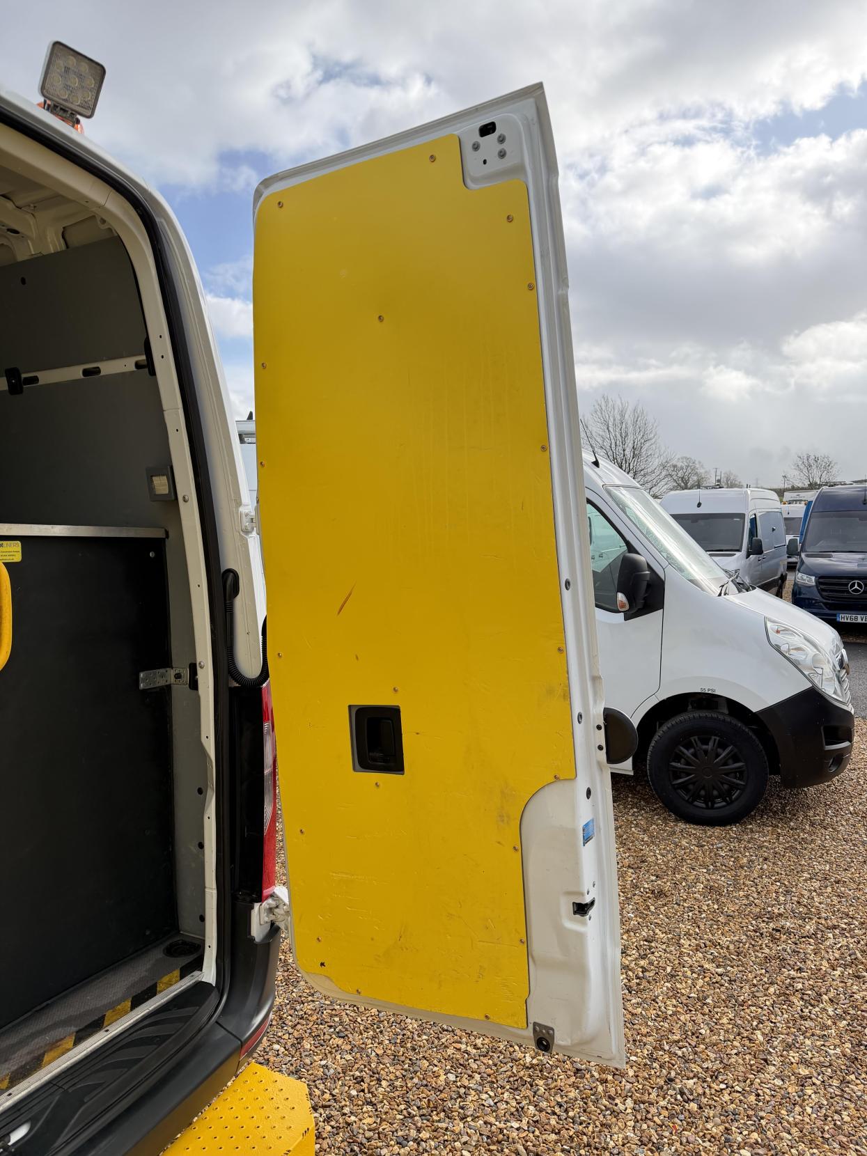 Mercedes-Benz Sprinter 2.1 316 CDI Panel Van 5dr Diesel Manual RWD L2 H2 Euro 6 (163 ps)