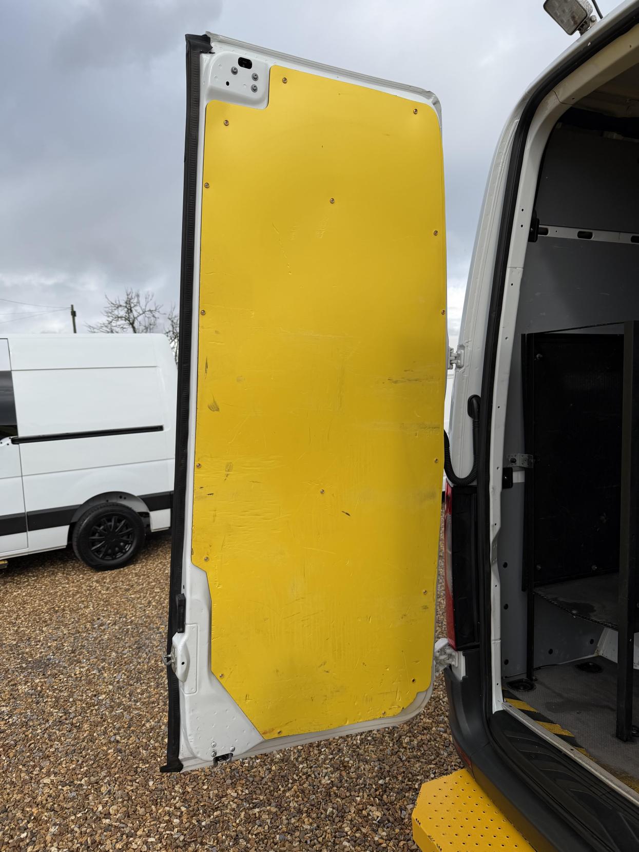 Mercedes-Benz Sprinter 2.1 316 CDI Panel Van 5dr Diesel Manual RWD L2 H2 Euro 6 (163 ps)