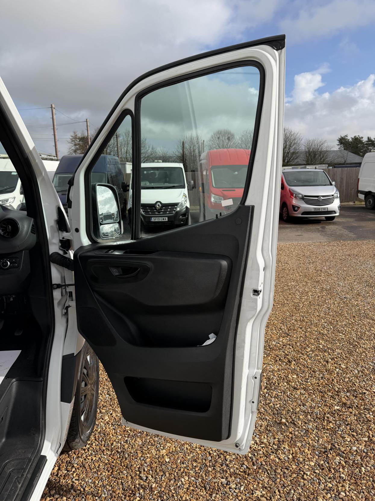 Mercedes-Benz Sprinter 2.1 316 CDI Panel Van 5dr Diesel Manual RWD L2 H2 Euro 6 (163 ps)