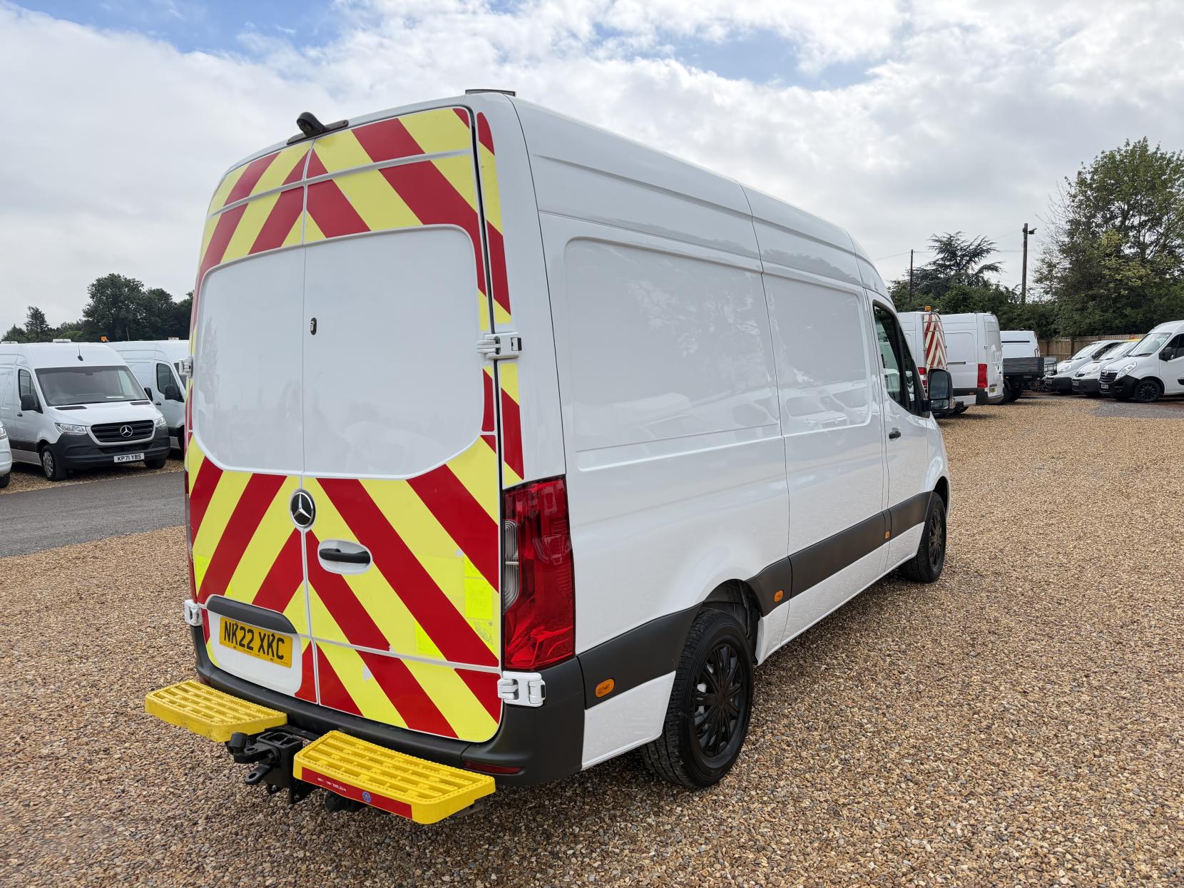 2022 Mercedes-Benz Sprinter 2.0 315 CDI Progressive Panel Van 5dr Diesel Manual RWD L2 H2 Euro 6 (s/s) (150 ps) - Thumbnail 11
