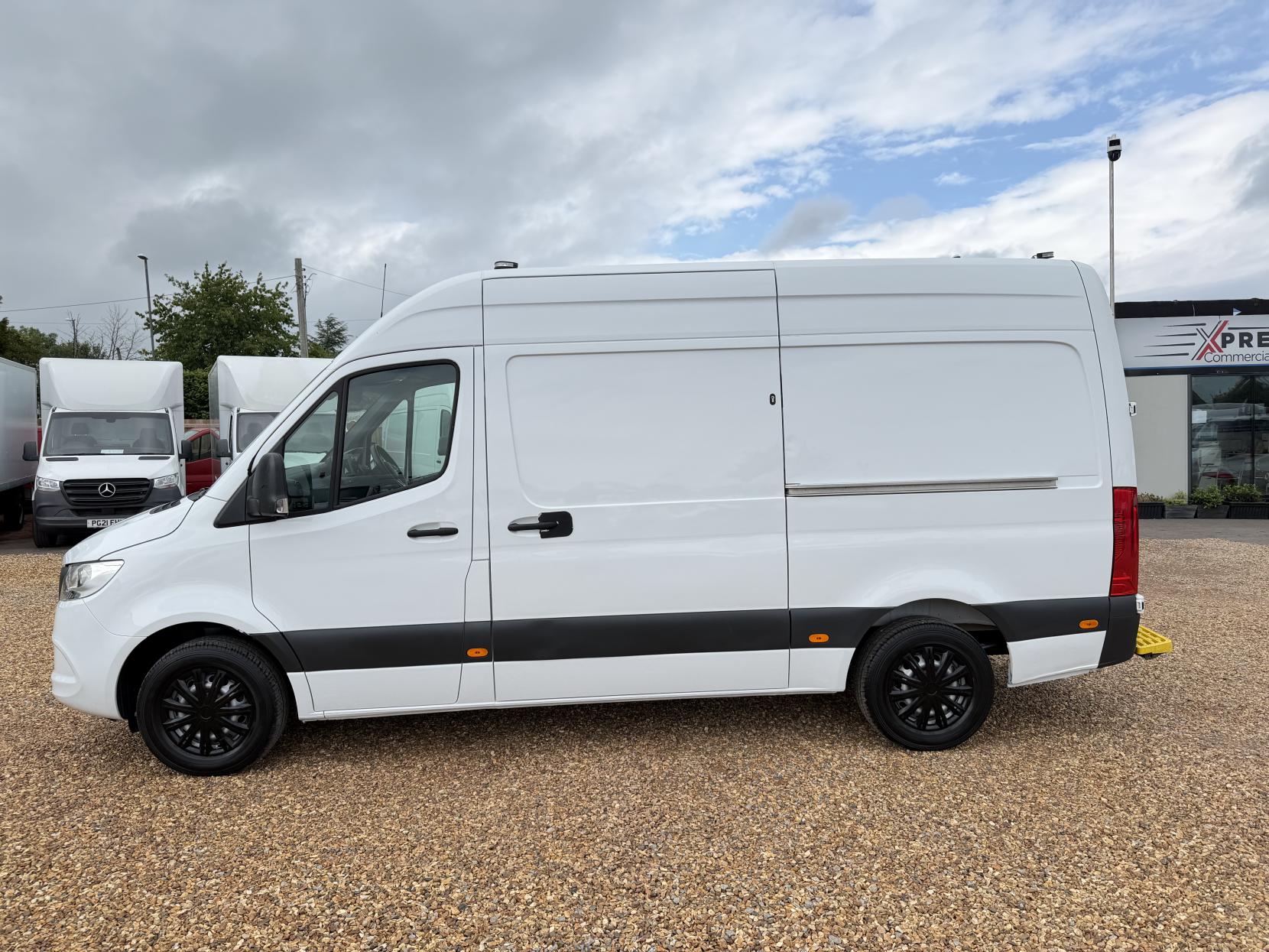 2022 Mercedes-Benz Sprinter 2.0 315 CDI Progressive Panel Van 5dr Diesel Manual RWD L2 H2 Euro 6 (s/s) (150 ps) - Thumbnail 8