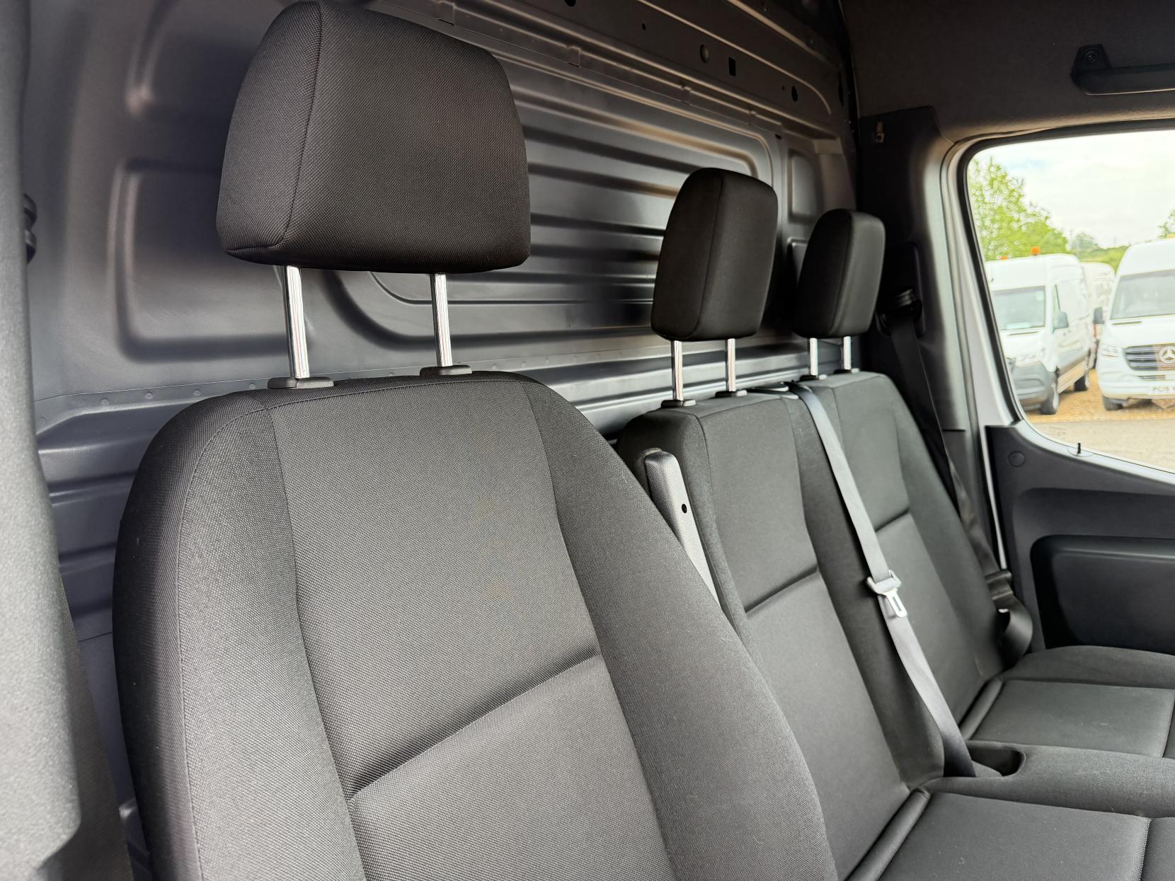 2022 Mercedes-Benz Sprinter 2.0 315 CDI Progressive Panel Van 5dr Diesel Manual RWD L2 H2 Euro 6 (s/s) (150 ps) - Thumbnail 18