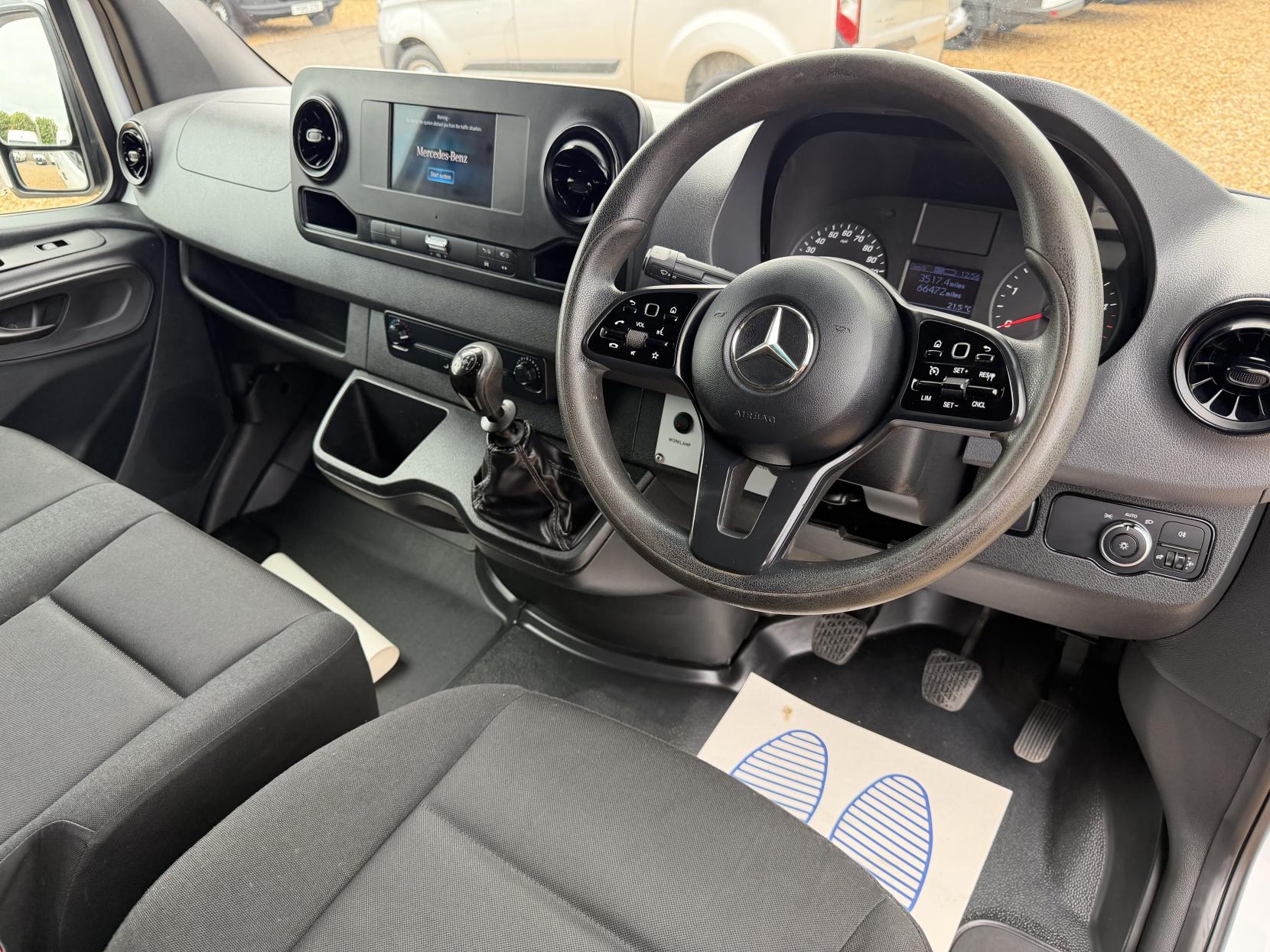 2022 Mercedes-Benz Sprinter 2.0 315 CDI Progressive Panel Van 5dr Diesel Manual RWD L2 H2 Euro 6 (s/s) (150 ps) - Thumbnail 2