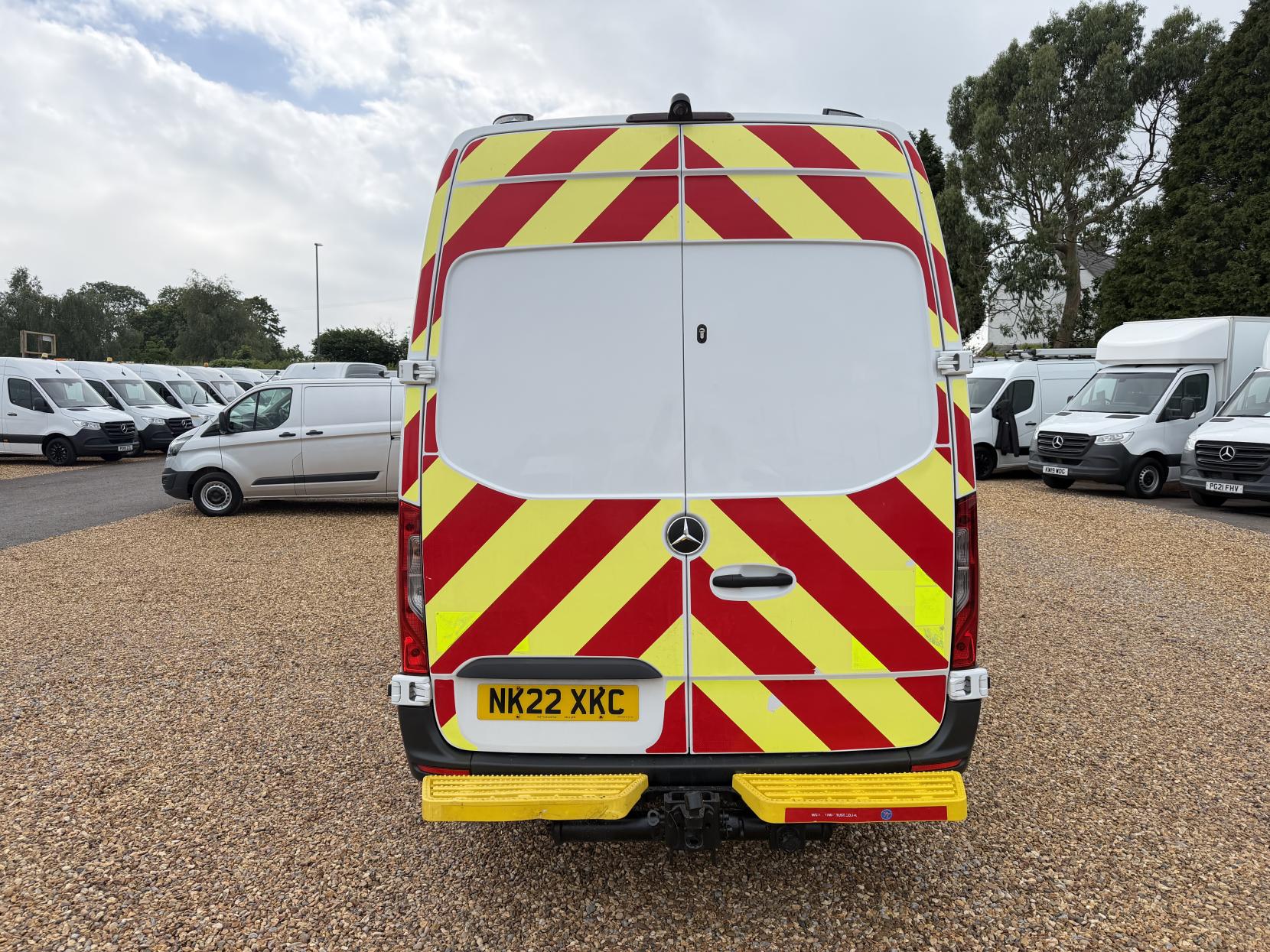 2022 Mercedes-Benz Sprinter 2.0 315 CDI Progressive Panel Van 5dr Diesel Manual RWD L2 H2 Euro 6 (s/s) (150 ps) - Thumbnail 10
