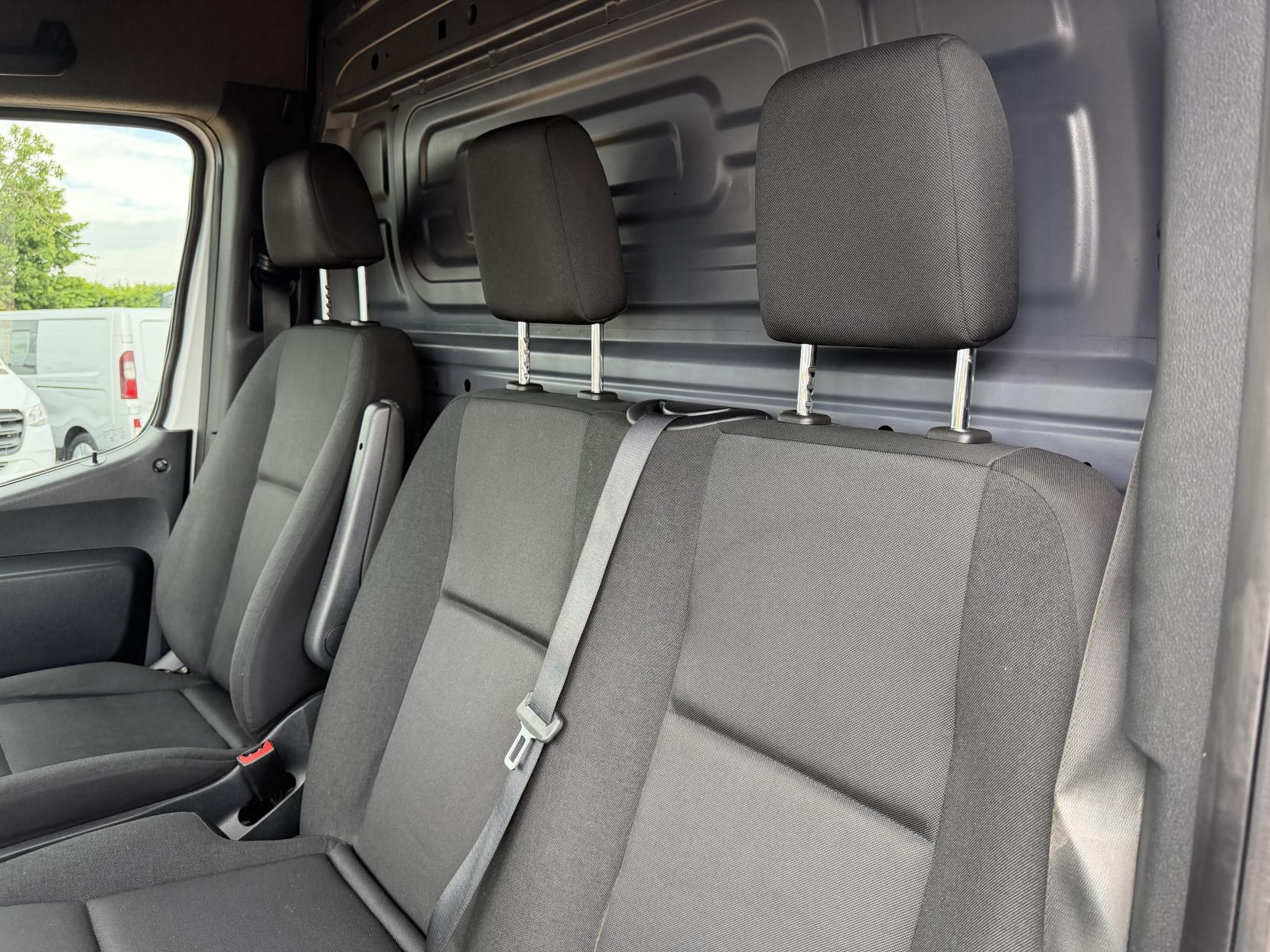 2022 Mercedes-Benz Sprinter 2.0 315 CDI Progressive Panel Van 5dr Diesel Manual RWD L2 H2 Euro 6 (s/s) (150 ps) - Thumbnail 21