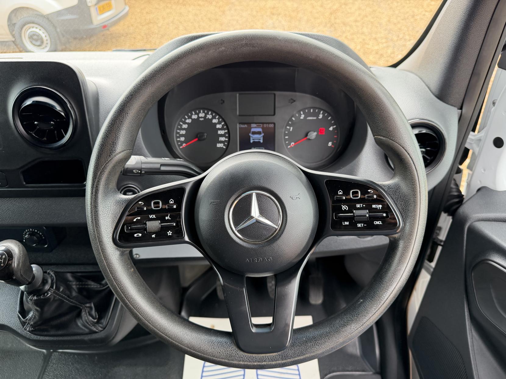 2022 Mercedes-Benz Sprinter 2.0 315 CDI Progressive Panel Van 5dr Diesel Manual RWD L2 H2 Euro 6 (s/s) (150 ps) - Thumbnail 39