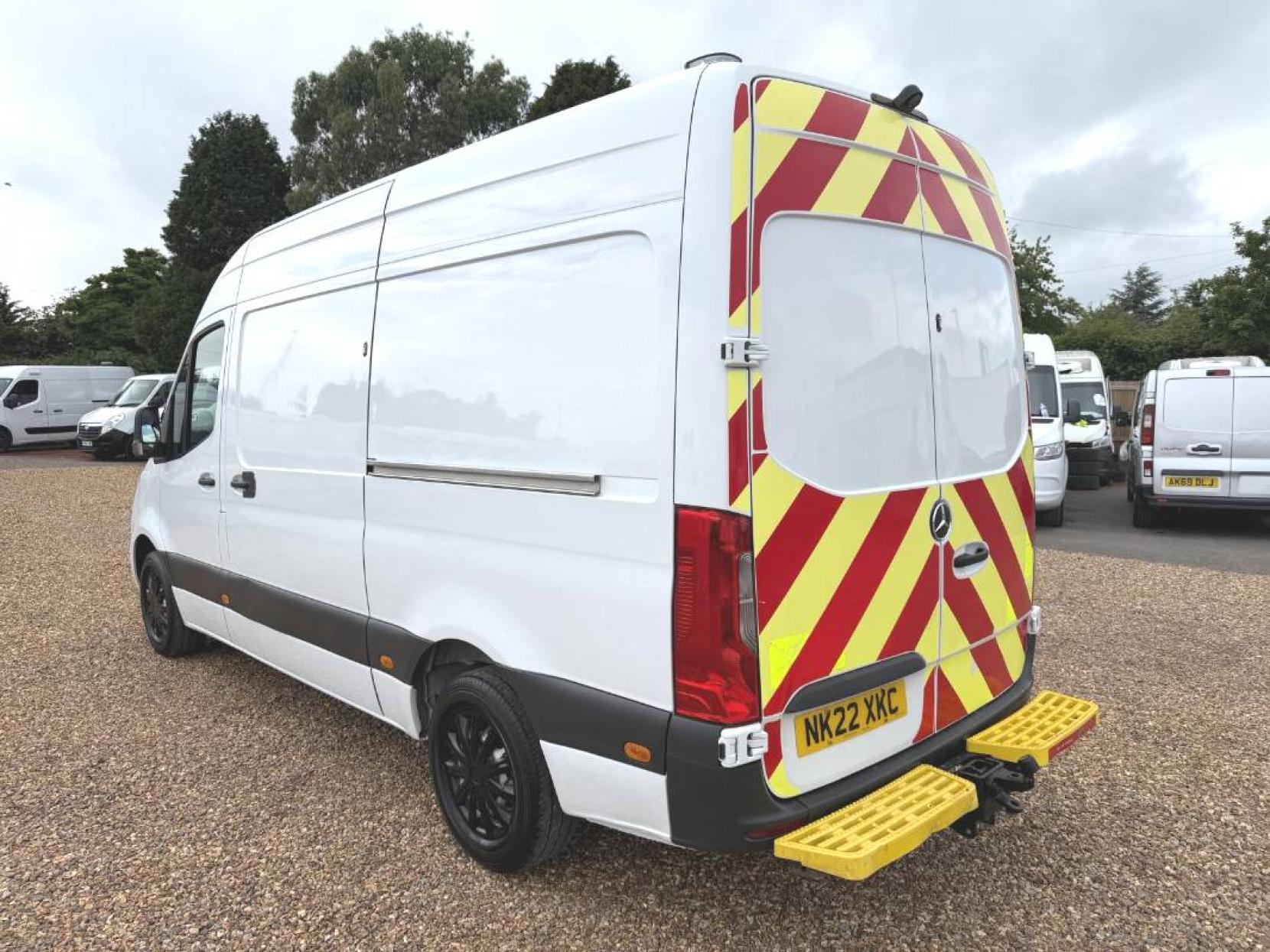 2022 Mercedes-Benz Sprinter 2.0 315 CDI Progressive Panel Van 5dr Diesel Manual RWD L2 H2 Euro 6 (s/s) (150 ps) - Thumbnail 9
