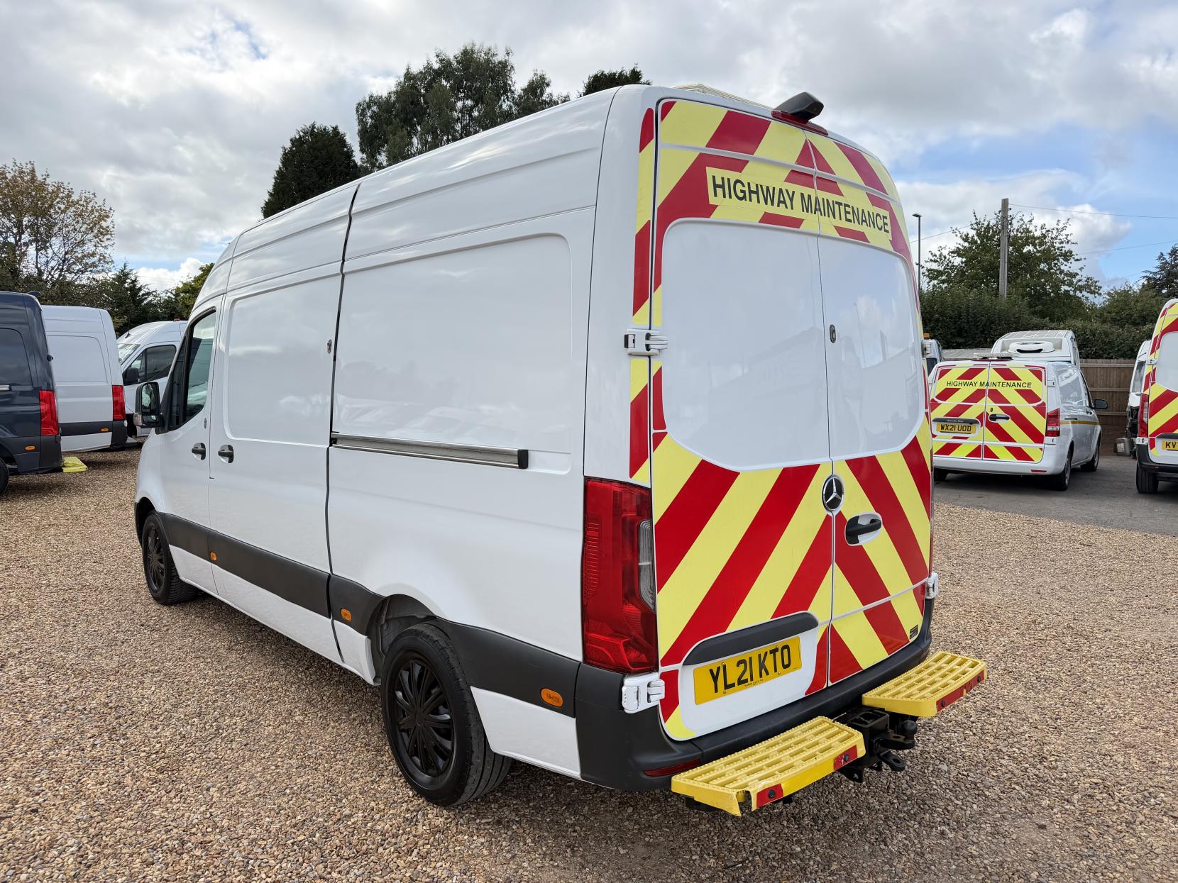 2021 Mercedes-Benz Sprinter 2.1 316 CDI Progressive Panel Van 5dr Diesel Manual RWD L2 H2 Euro 6 (s/s) (163 ps) - Thumbnail 9