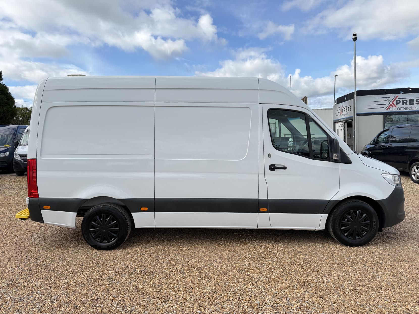 2021 Mercedes-Benz Sprinter 2.1 316 CDI Progressive Panel Van 5dr Diesel Manual RWD L2 H2 Euro 6 (s/s) (163 ps) - Thumbnail 11