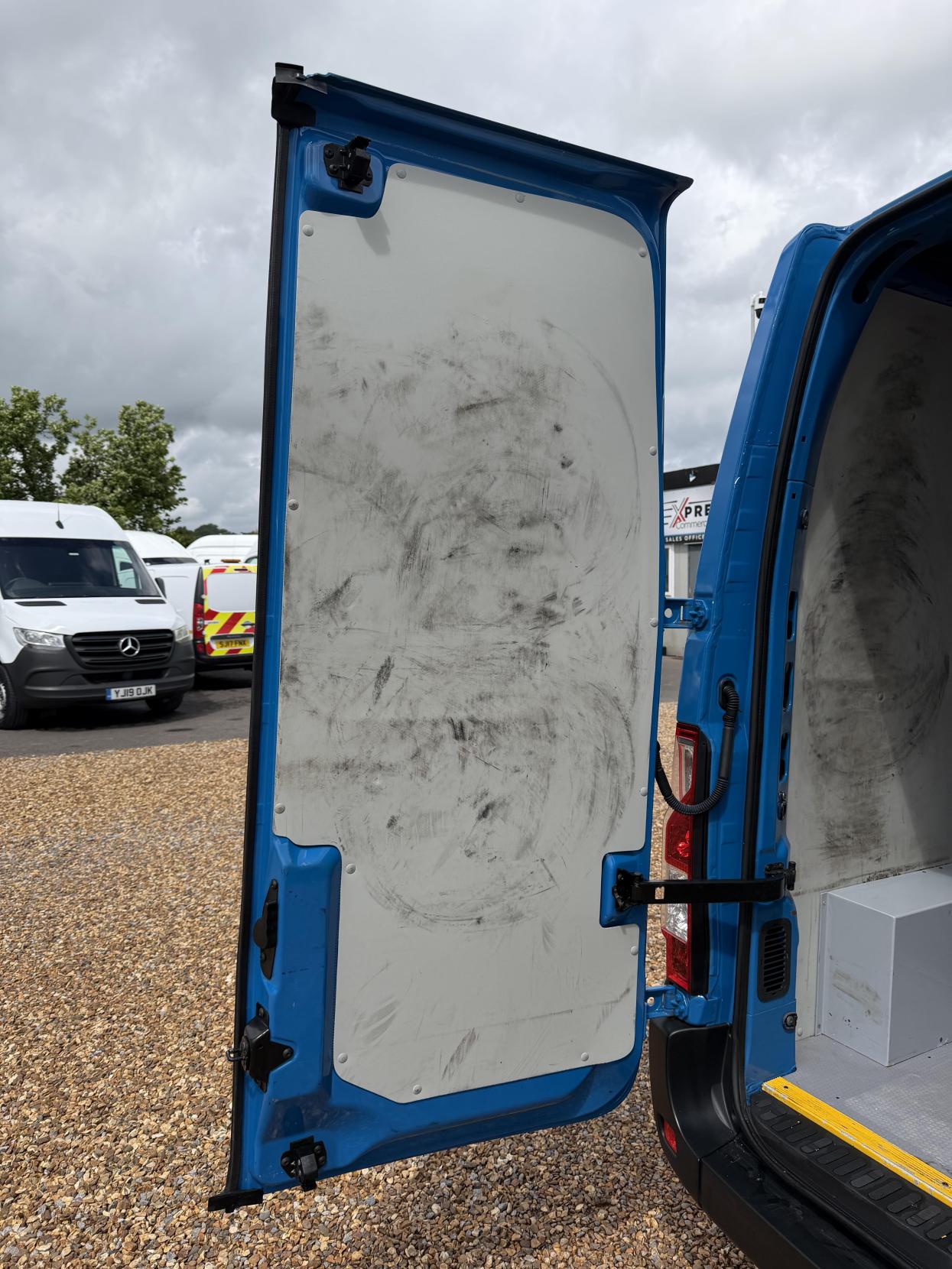 2021 Renault Master 2.3 dCi ENERGY 35 Business Panel Van 4dr Diesel Manual FWD LWB Medium Roof Euro 6 (s/s) (150 bhp) - Thumbnail 40