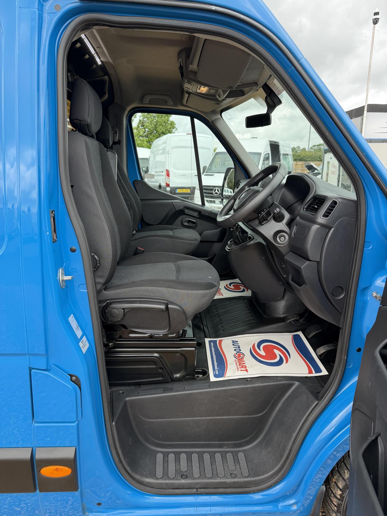 2021 Renault Master 2.3 dCi ENERGY 35 Business Panel Van 4dr Diesel Manual FWD LWB Medium Roof Euro 6 (s/s) (150 bhp) - Thumbnail 16