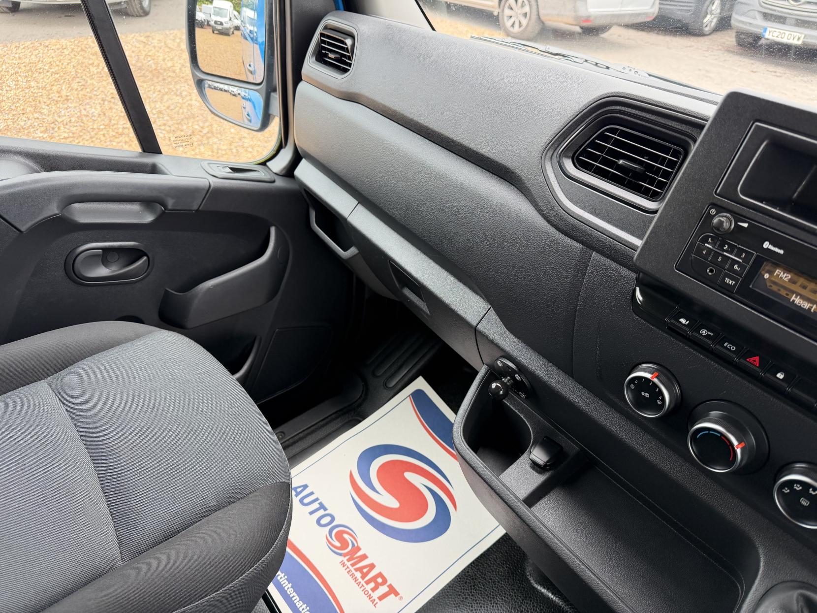 2021 Renault Master 2.3 dCi ENERGY 35 Business Panel Van 4dr Diesel Manual FWD LWB Medium Roof Euro 6 (s/s) (150 bhp) - Thumbnail 32