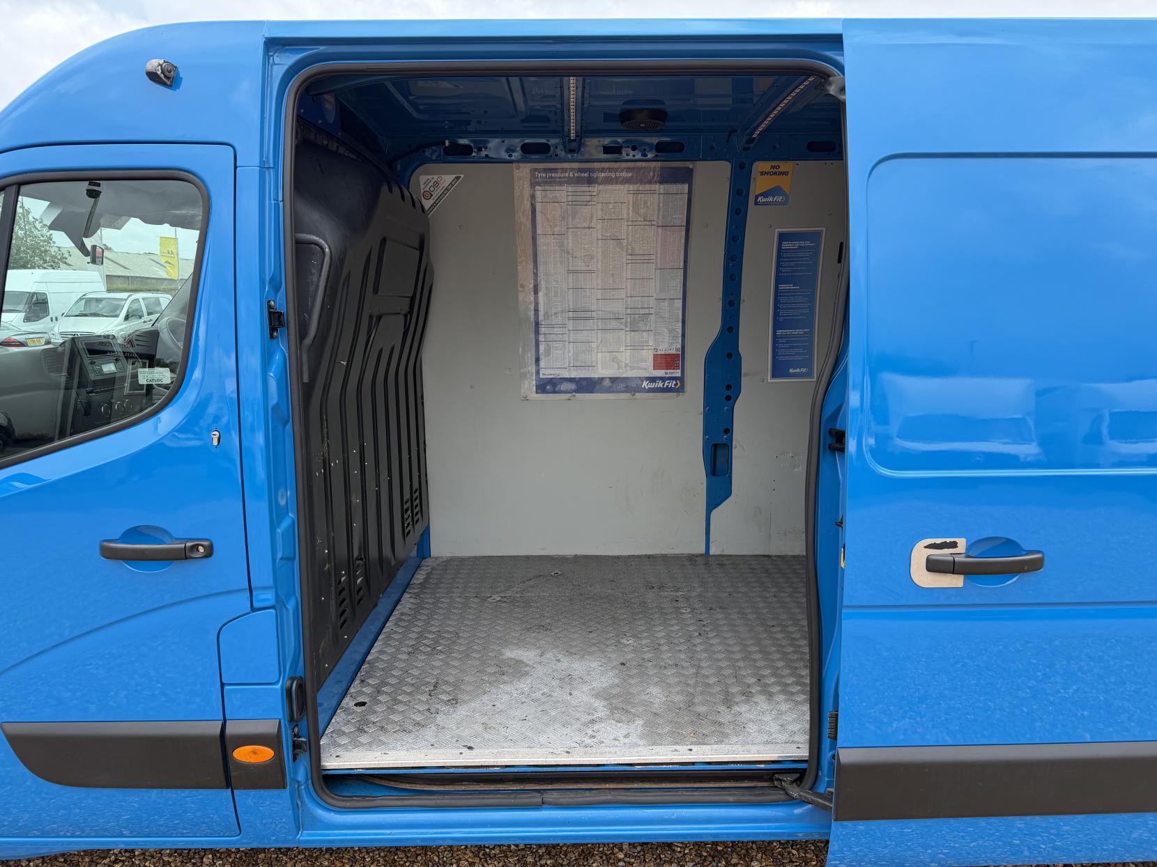 2021 Renault Master 2.3 dCi ENERGY 35 Business Panel Van 4dr Diesel Manual FWD LWB Medium Roof Euro 6 (s/s) (150 bhp) - Thumbnail 30