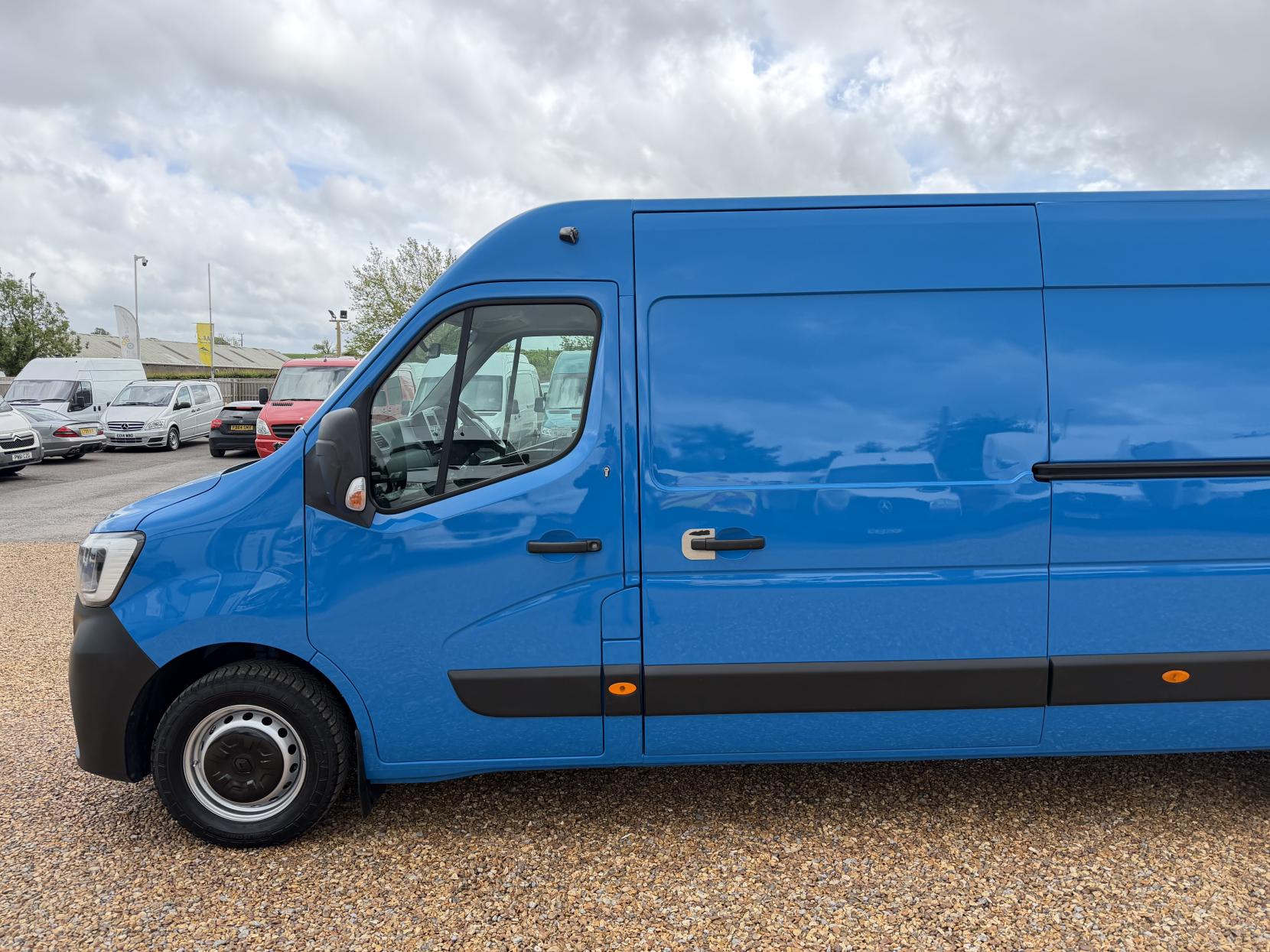2021 Renault Master 2.3 dCi ENERGY 35 Business Panel Van 4dr Diesel Manual FWD LWB Medium Roof Euro 6 (s/s) (150 bhp) - Thumbnail 8