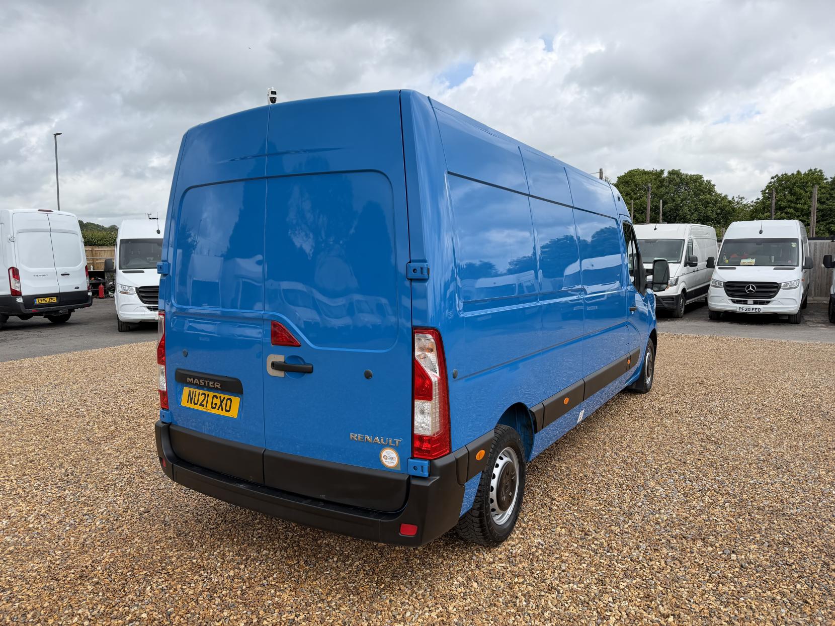 2021 Renault Master 2.3 dCi ENERGY 35 Business Panel Van 4dr Diesel Manual FWD LWB Medium Roof Euro 6 (s/s) (150 bhp) - Thumbnail 12