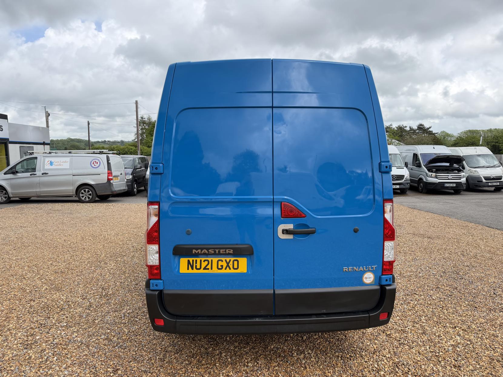 2021 Renault Master 2.3 dCi ENERGY 35 Business Panel Van 4dr Diesel Manual FWD LWB Medium Roof Euro 6 (s/s) (150 bhp) - Thumbnail 11