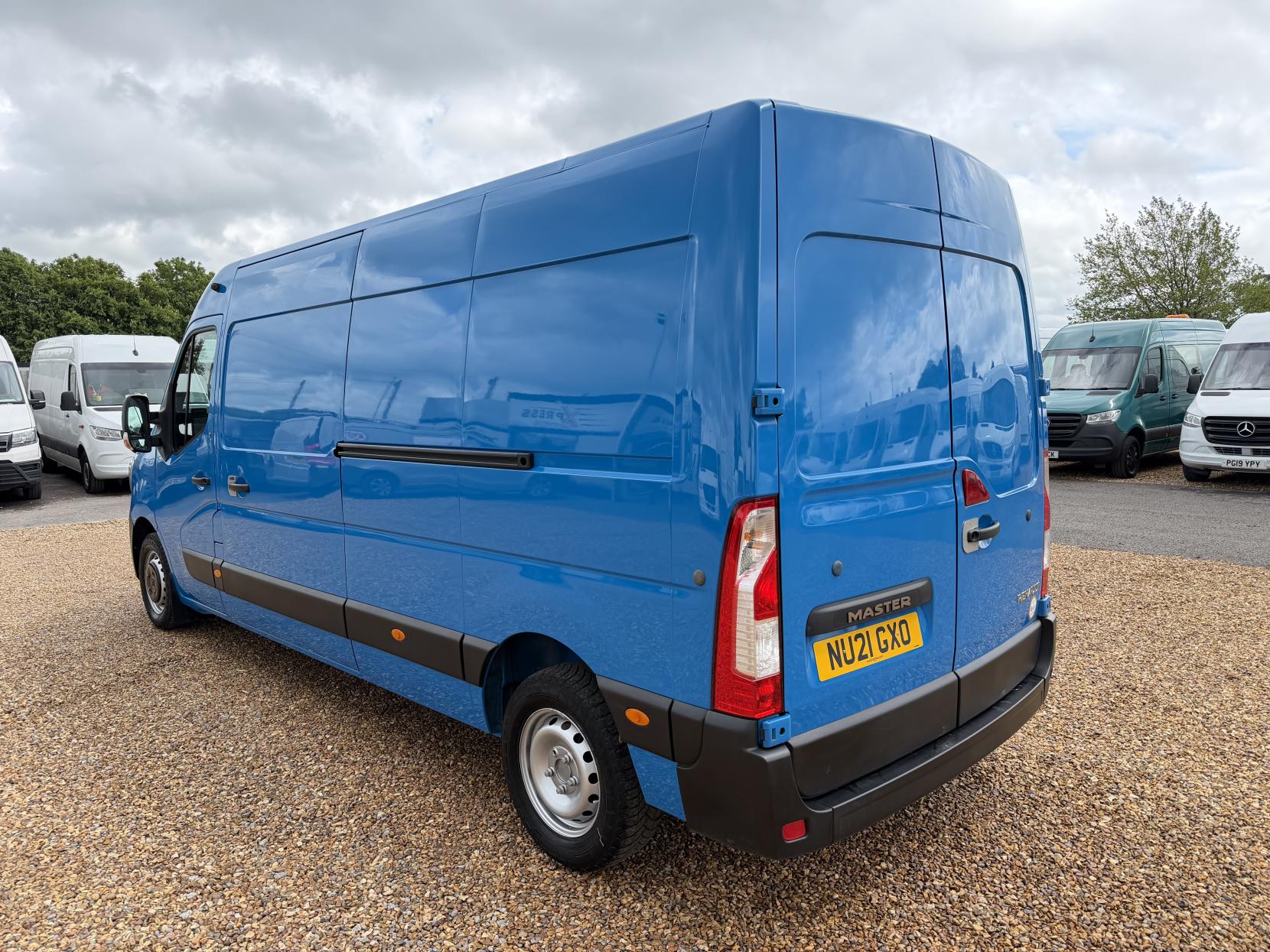2021 Renault Master 2.3 dCi ENERGY 35 Business Panel Van 4dr Diesel Manual FWD LWB Medium Roof Euro 6 (s/s) (150 bhp) - Thumbnail 10