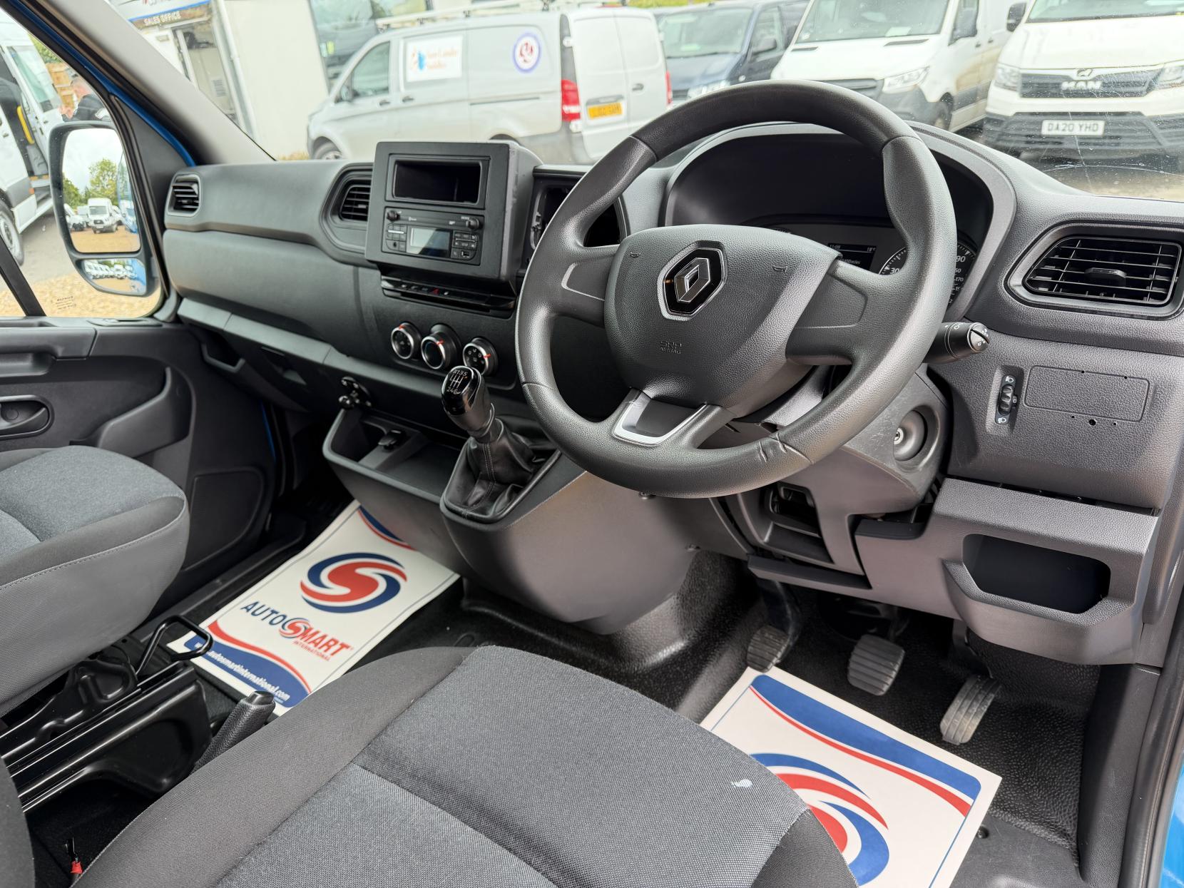 2021 Renault Master 2.3 dCi ENERGY 35 Business Panel Van 4dr Diesel Manual FWD LWB Medium Roof Euro 6 (s/s) (150 bhp) - Thumbnail 2