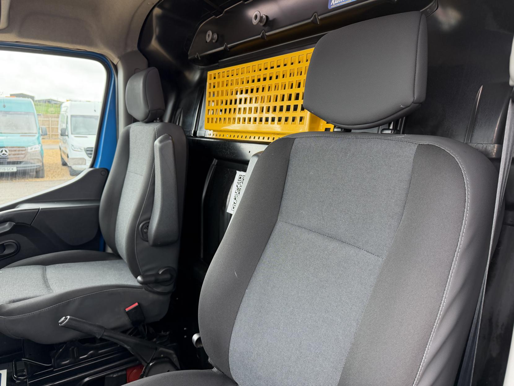 2021 Renault Master 2.3 dCi ENERGY 35 Business Panel Van 4dr Diesel Manual FWD LWB Medium Roof Euro 6 (s/s) (150 bhp) - Thumbnail 23