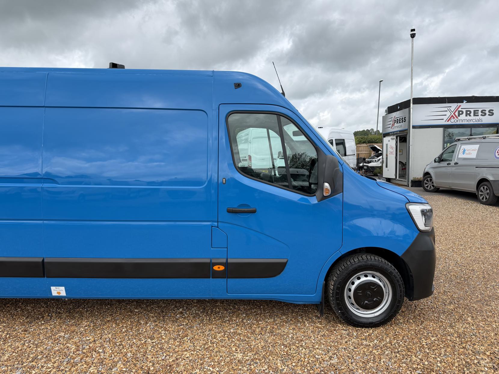 2021 Renault Master 2.3 dCi ENERGY 35 Business Panel Van 4dr Diesel Manual FWD LWB Medium Roof Euro 6 (s/s) (150 bhp) - Thumbnail 14