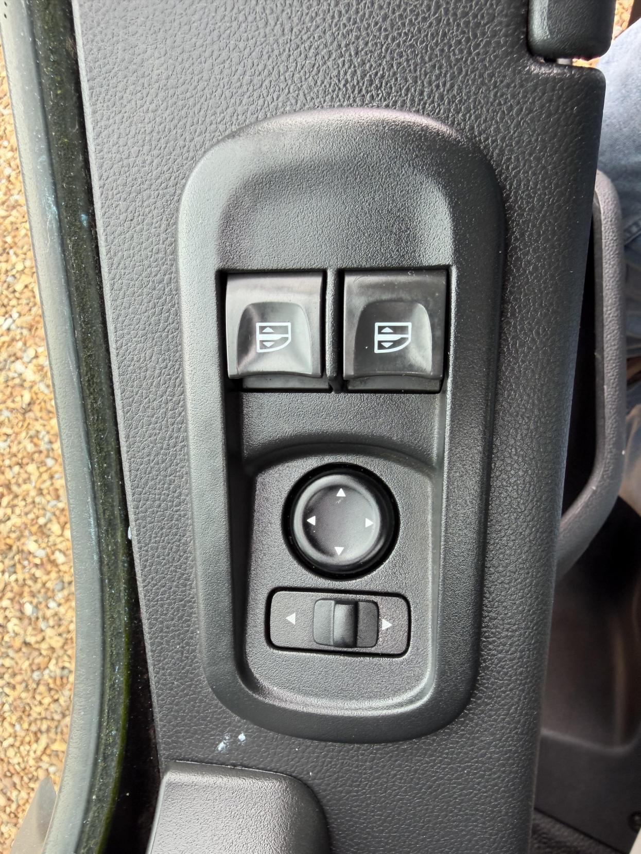 2021 Renault Master 2.3 dCi ENERGY 35 Business Panel Van 4dr Diesel Manual FWD LWB Medium Roof Euro 6 (s/s) (150 bhp) - Thumbnail 22