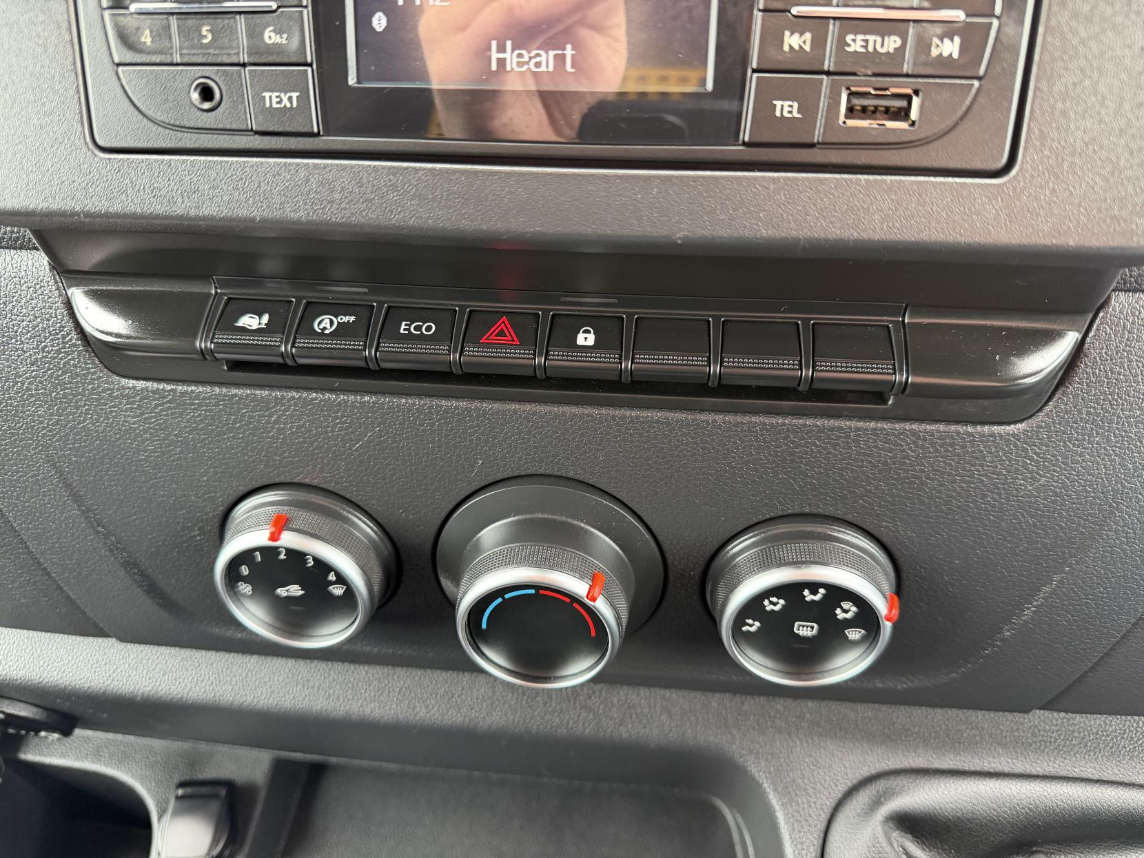 2021 Renault Master 2.3 dCi ENERGY 35 Business Panel Van 4dr Diesel Manual FWD LWB Medium Roof Euro 6 (s/s) (150 bhp) - Thumbnail 24