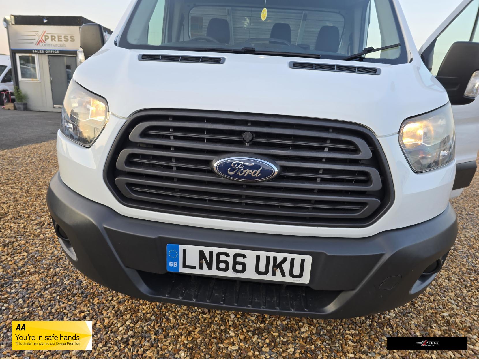 Ford Transit Transit 2.0 350 EcoBlue 1-Way Tipper 2dr Diesel Manual RWD L2 Euro 6 (1-Stop, DRW) (130 ps)