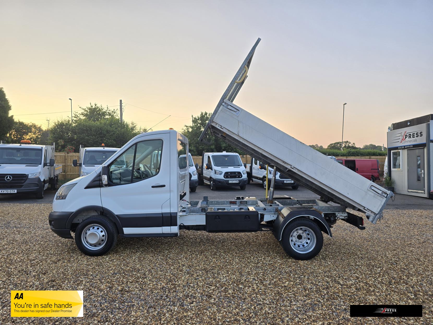 Ford Transit Transit 2.0 350 EcoBlue 1-Way Tipper 2dr Diesel Manual RWD L2 Euro 6 (1-Stop, DRW) (130 ps)