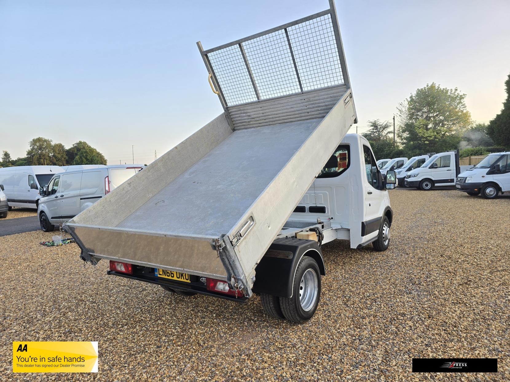 Ford Transit Transit 2.0 350 EcoBlue 1-Way Tipper 2dr Diesel Manual RWD L2 Euro 6 (1-Stop, DRW) (130 ps)