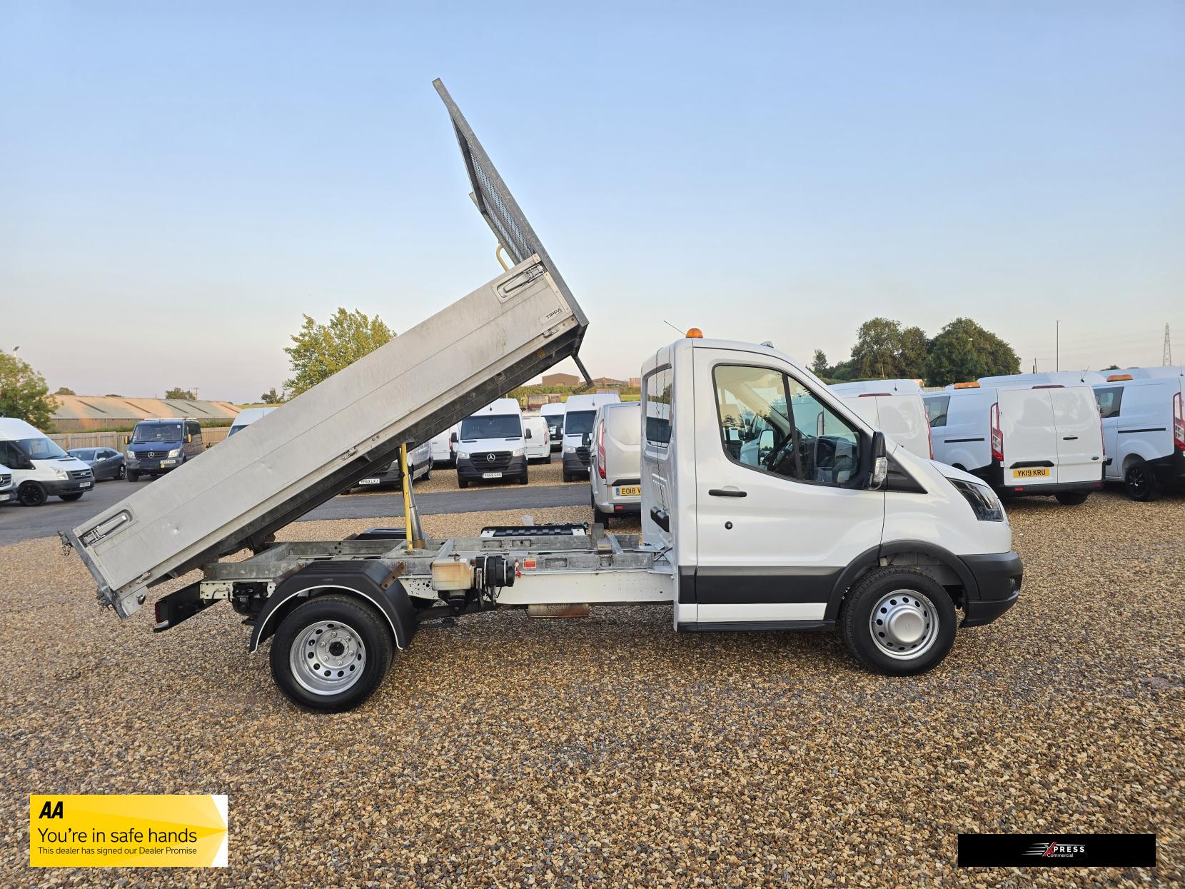 Ford Transit Transit 2.0 350 EcoBlue 1-Way Tipper 2dr Diesel Manual RWD L2 Euro 6 (1-Stop, DRW) (130 ps)