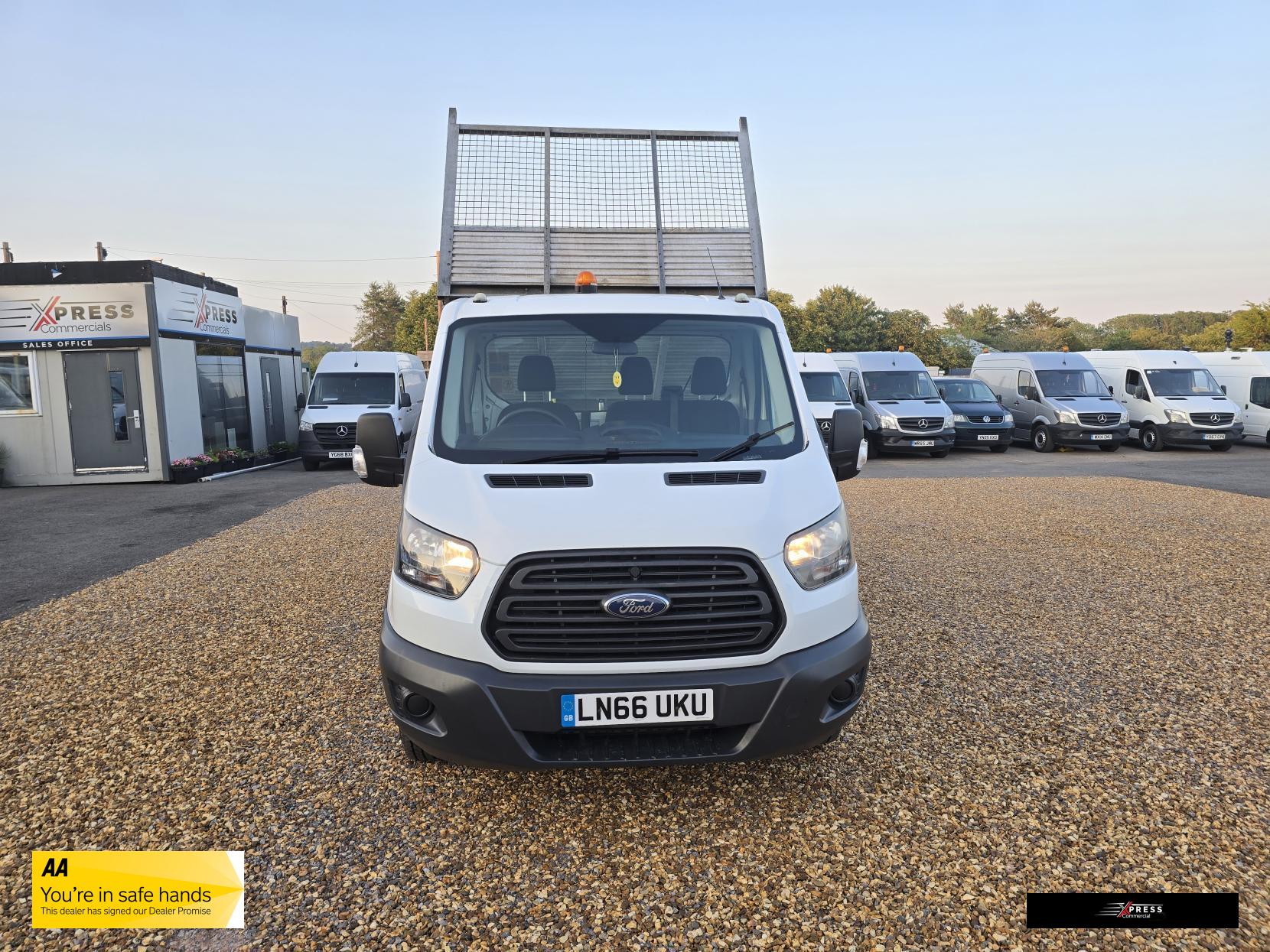 Ford Transit Transit 2.0 350 EcoBlue 1-Way Tipper 2dr Diesel Manual RWD L2 Euro 6 (1-Stop, DRW) (130 ps)