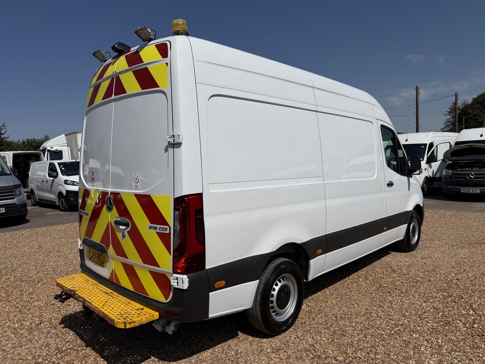 2019 Mercedes-Benz Sprinter 2.1 316 CDI Panel Van 5dr Diesel Manual RWD L2 H2 Euro 6 (163 ps) - Thumbnail 11
