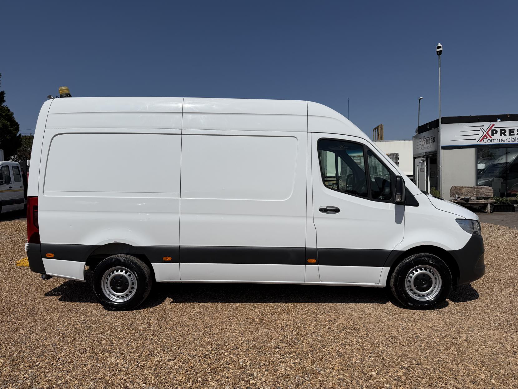 2019 Mercedes-Benz Sprinter 2.1 316 CDI Panel Van 5dr Diesel Manual RWD L2 H2 Euro 6 (163 ps) - Thumbnail 12