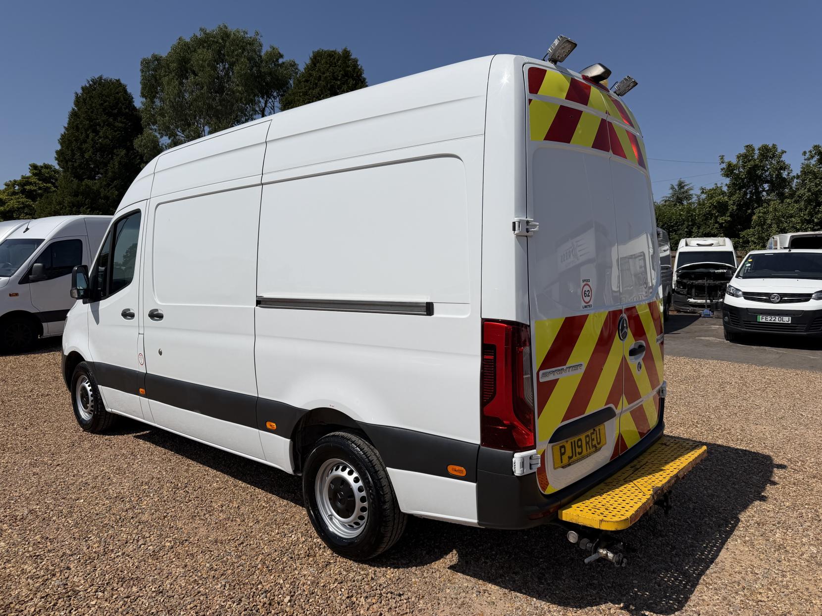 2019 Mercedes-Benz Sprinter 2.1 316 CDI Panel Van 5dr Diesel Manual RWD L2 H2 Euro 6 (163 ps) - Thumbnail 9