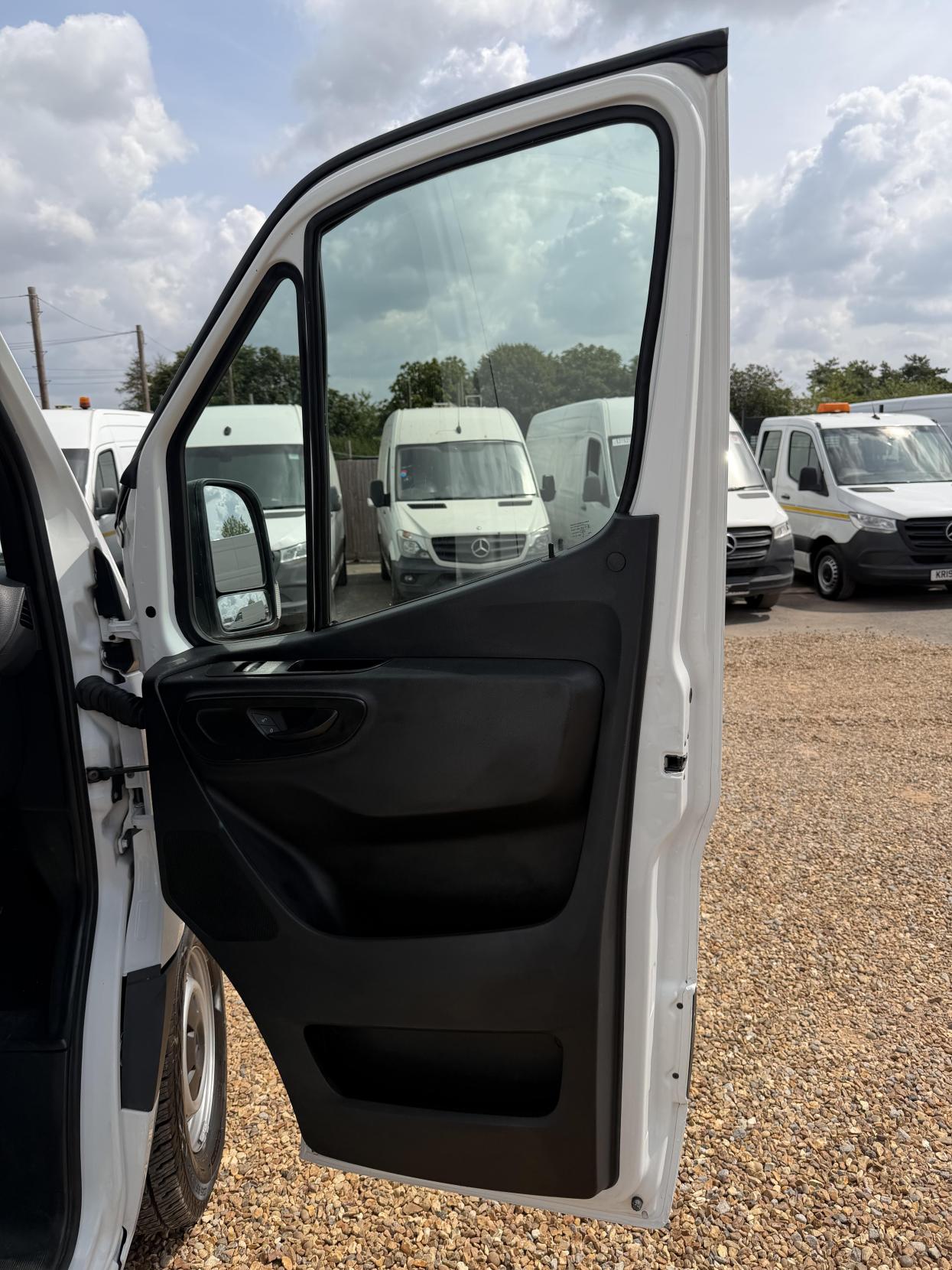 2019 Mercedes-Benz Sprinter 2.1 316 CDI Panel Van 5dr Diesel Manual RWD L2 H2 Euro 6 (163 ps) - Thumbnail 15