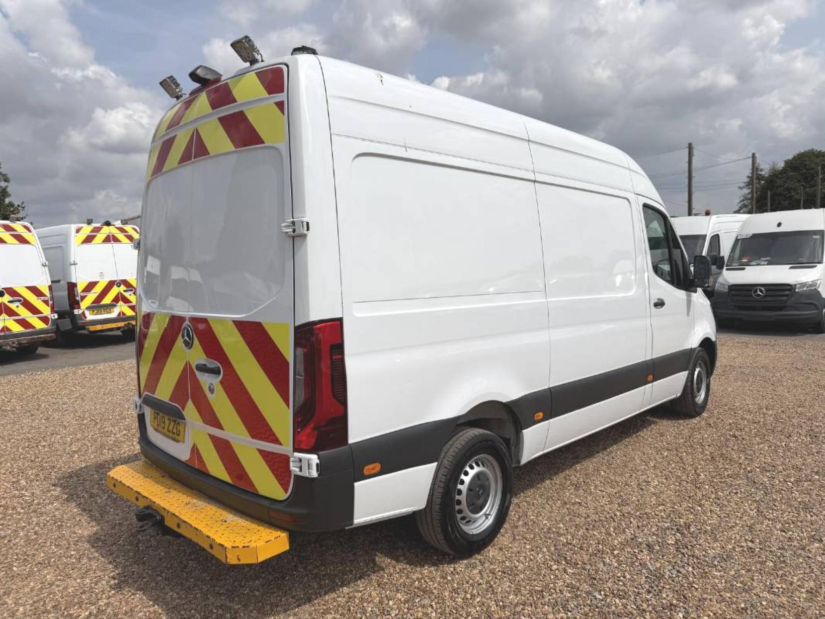 2019 Mercedes-Benz Sprinter 2.1 316 CDI Panel Van 5dr Diesel Manual RWD L2 H2 Euro 6 (163 ps) - Thumbnail 11