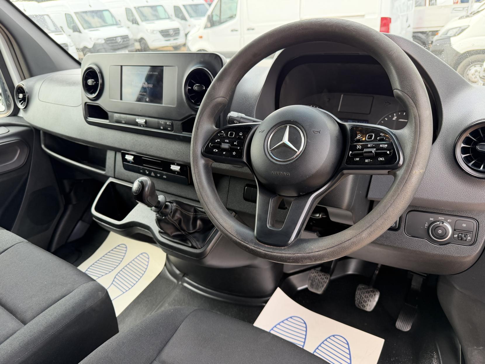2019 Mercedes-Benz Sprinter 2.1 316 CDI Panel Van 5dr Diesel Manual RWD L2 H2 Euro 6 (163 ps) - Thumbnail 2