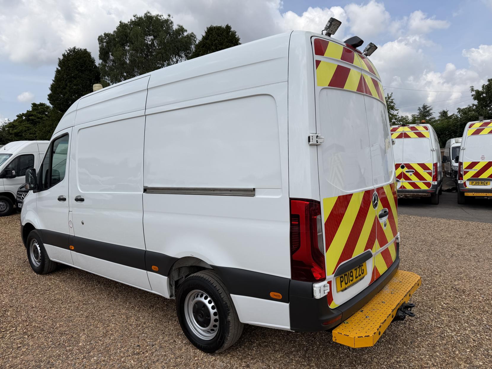 2019 Mercedes-Benz Sprinter 2.1 316 CDI Panel Van 5dr Diesel Manual RWD L2 H2 Euro 6 (163 ps) - Thumbnail 9