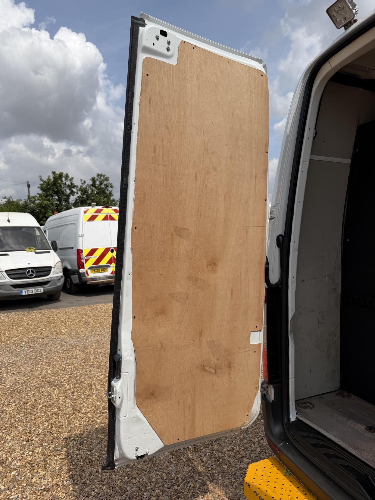 2019 Mercedes-Benz Sprinter 2.1 316 CDI Panel Van 5dr Diesel Manual RWD L2 H2 Euro 6 (163 ps) - Thumbnail 31
