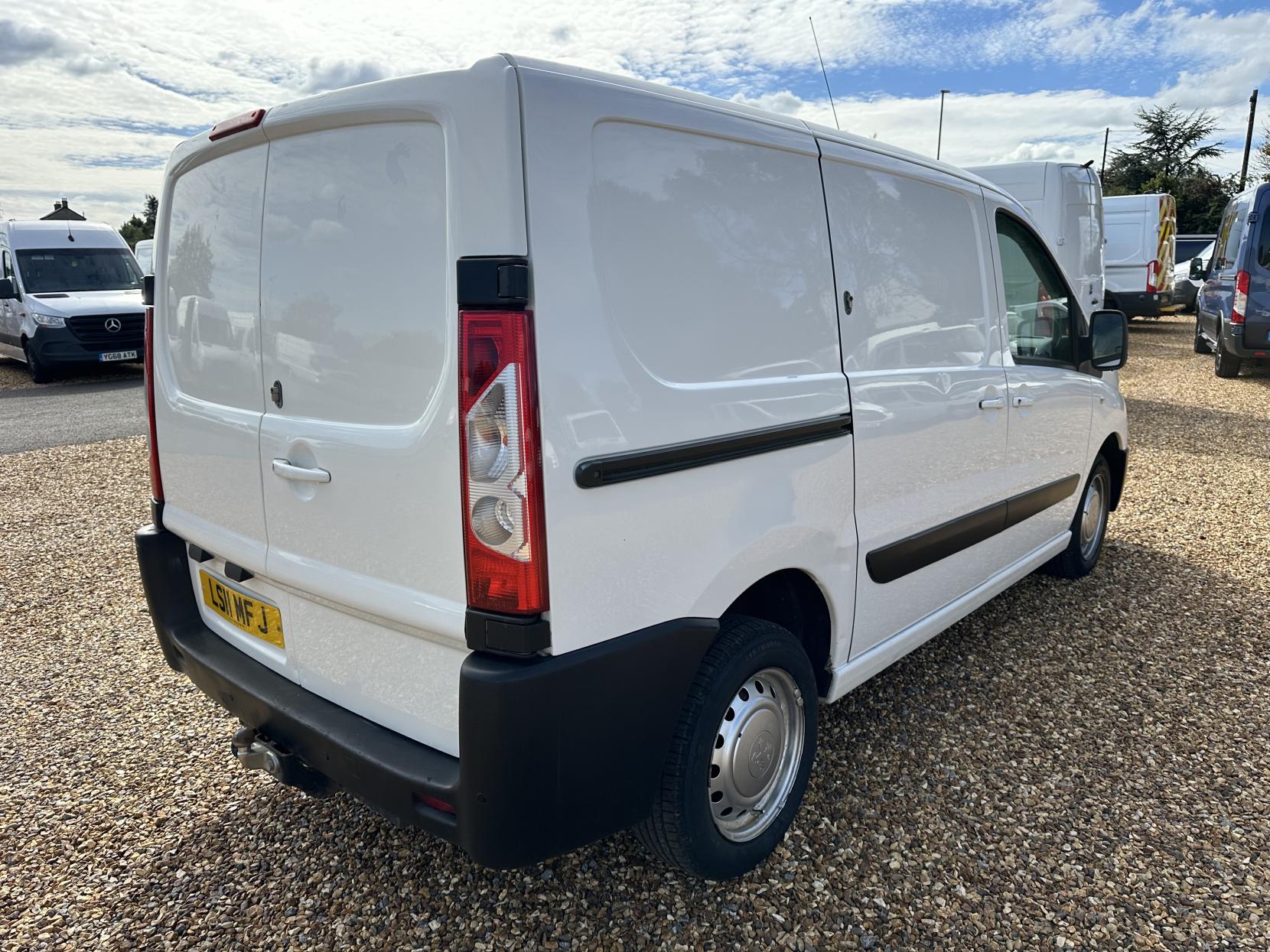 Peugeot Expert 2.0 HDi Professional Panel Van 4dr Diesel Manual L1 H1 (194 g/km, 120 bhp)