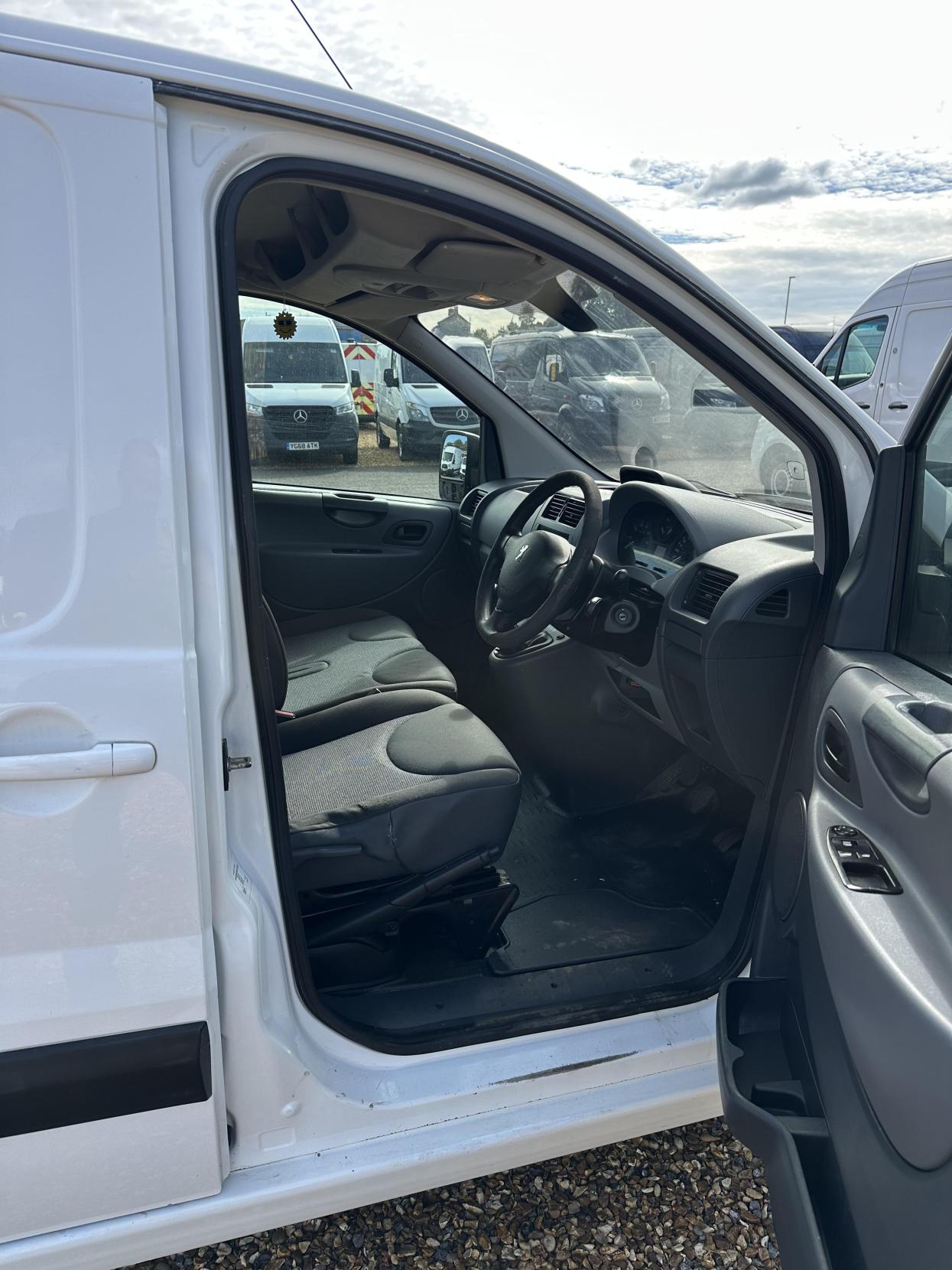 Peugeot Expert 2.0 HDi Professional Panel Van 4dr Diesel Manual L1 H1 (194 g/km, 120 bhp)
