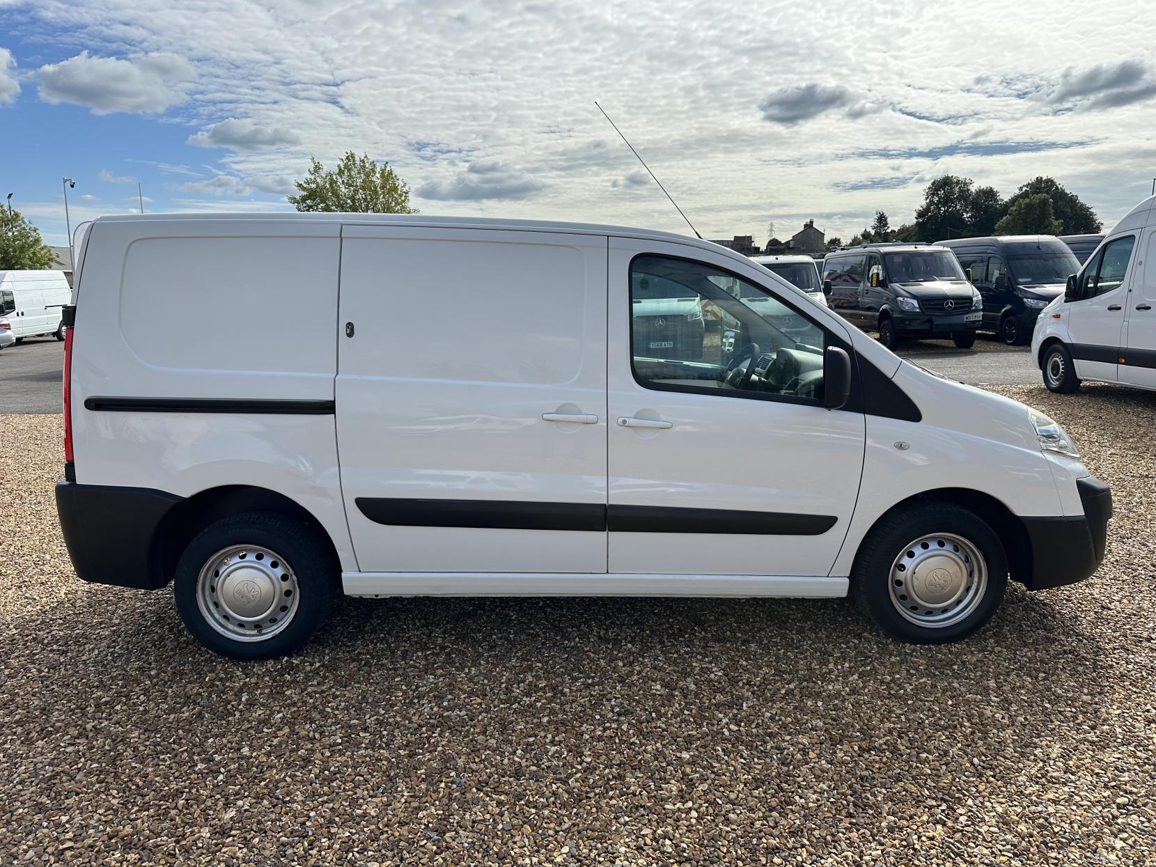 Peugeot Expert 2.0 HDi Professional Panel Van 4dr Diesel Manual L1 H1 (194 g/km, 120 bhp)