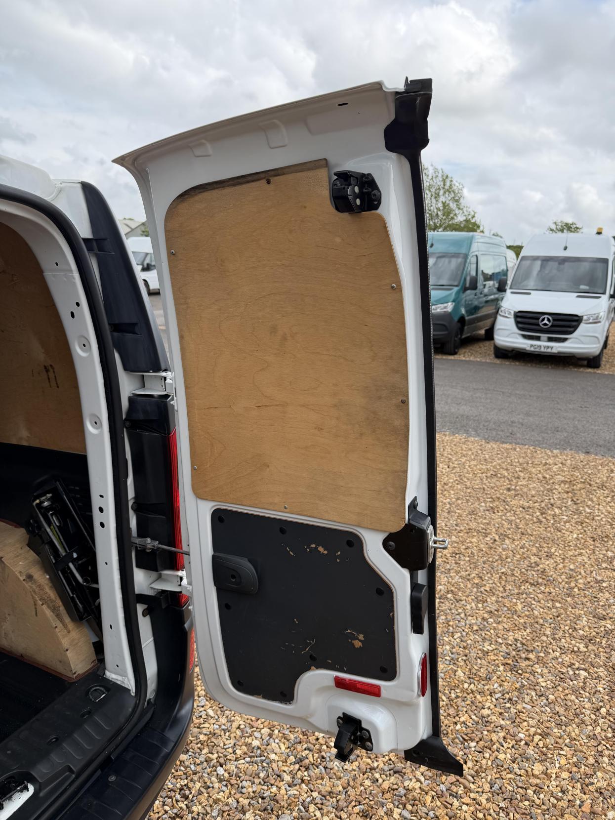 2017 Mercedes-Benz Citan 1.5 109 CDI BlueEfficiency Panel Van 6dr Diesel Manual L3 Euro 5 (s/s) (90 ps) - Thumbnail 42