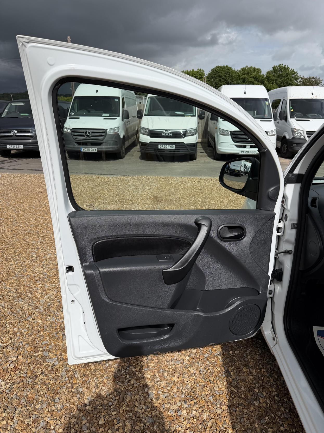 2017 Mercedes-Benz Citan 1.5 109 CDI BlueEfficiency Panel Van 6dr Diesel Manual L3 Euro 5 (s/s) (90 ps) - Thumbnail 17