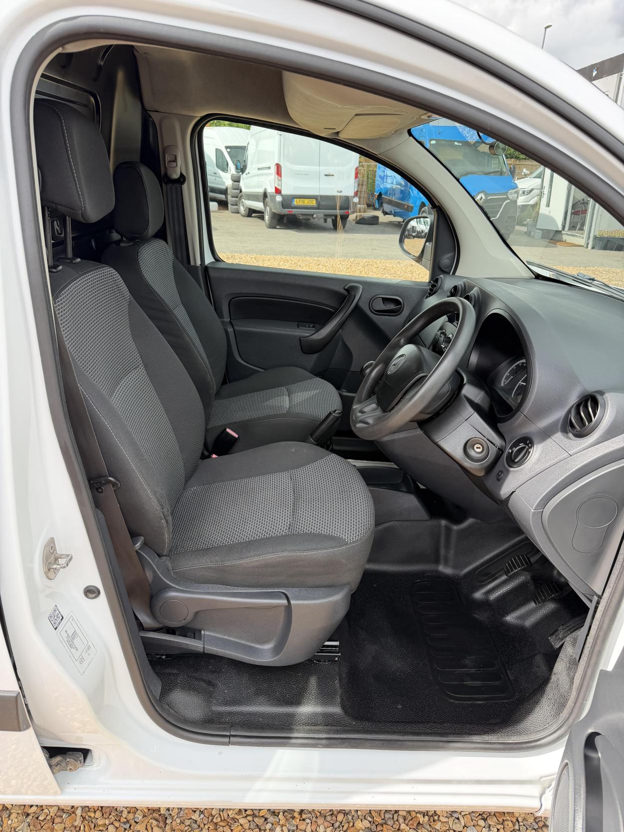2017 Mercedes-Benz Citan 1.5 109 CDI BlueEfficiency Panel Van 6dr Diesel Manual L3 Euro 5 (s/s) (90 ps) - Thumbnail 14