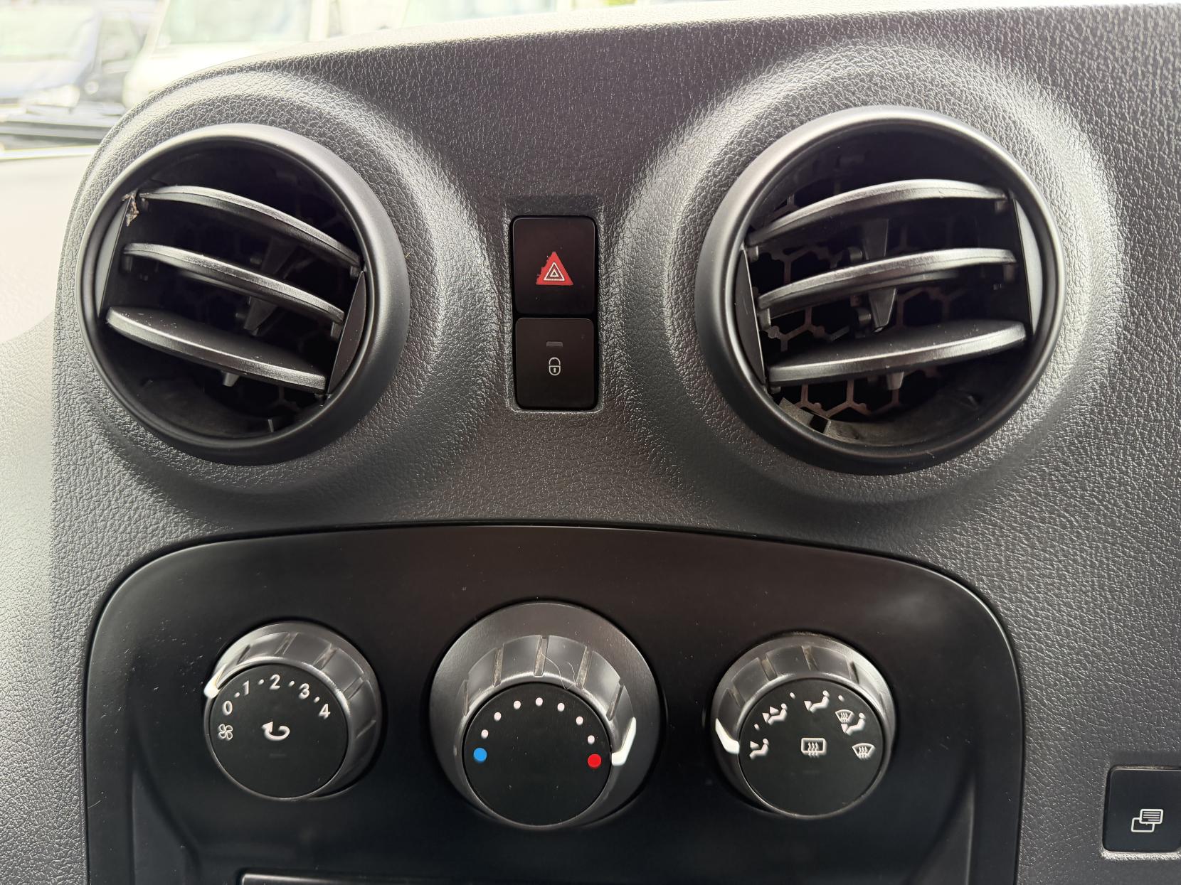 2017 Mercedes-Benz Citan 1.5 109 CDI BlueEfficiency Panel Van 6dr Diesel Manual L3 Euro 5 (s/s) (90 ps) - Thumbnail 27